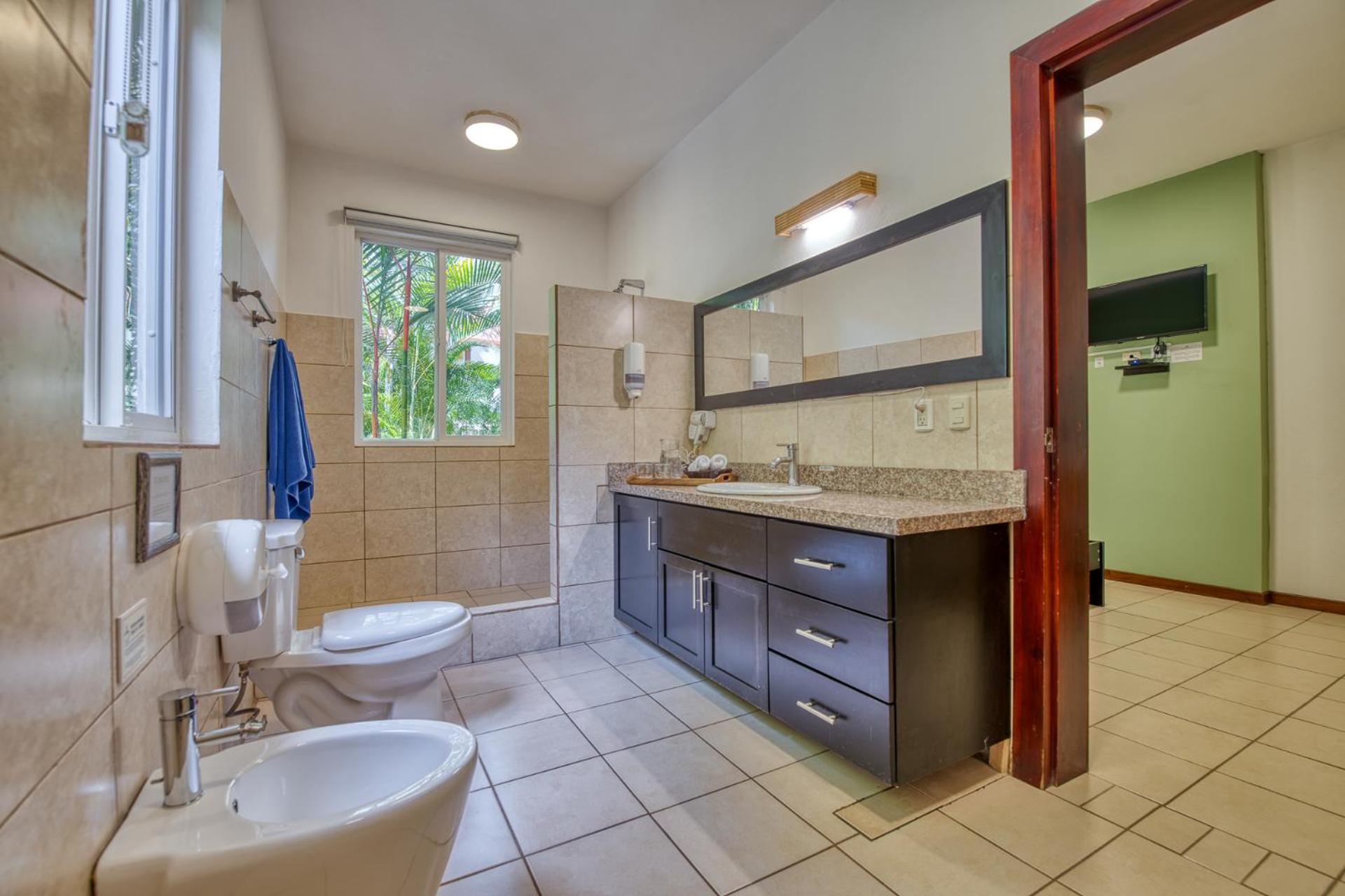 Standard Double or Twin Room - Photo 10