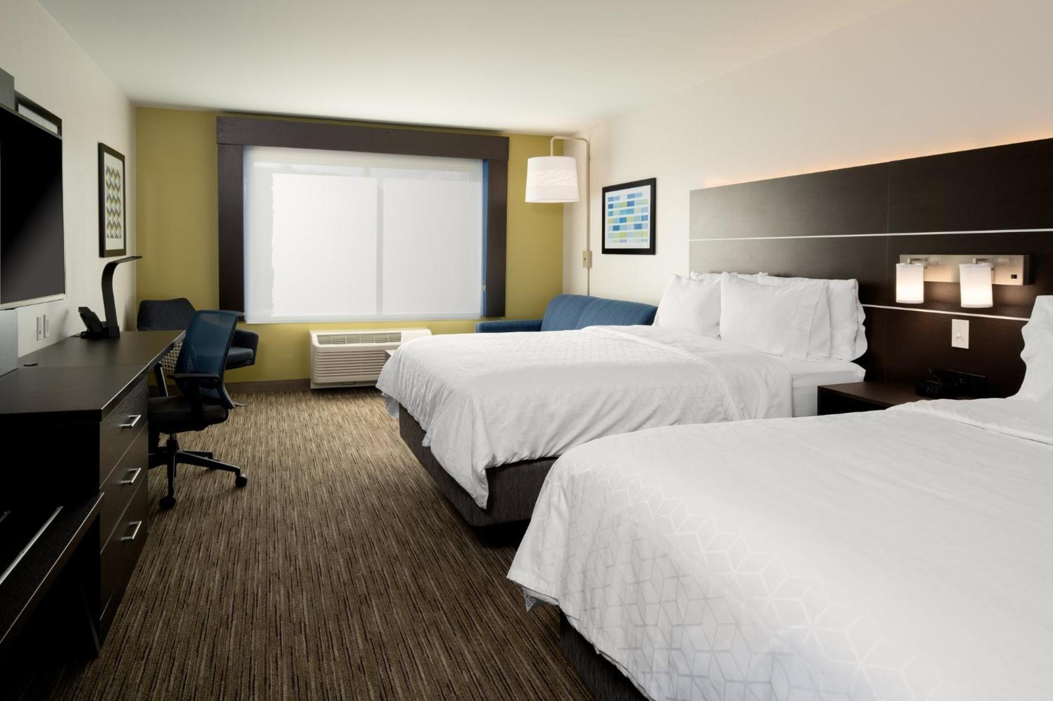 Queen Suite with Two Queen Beds - Photo 5