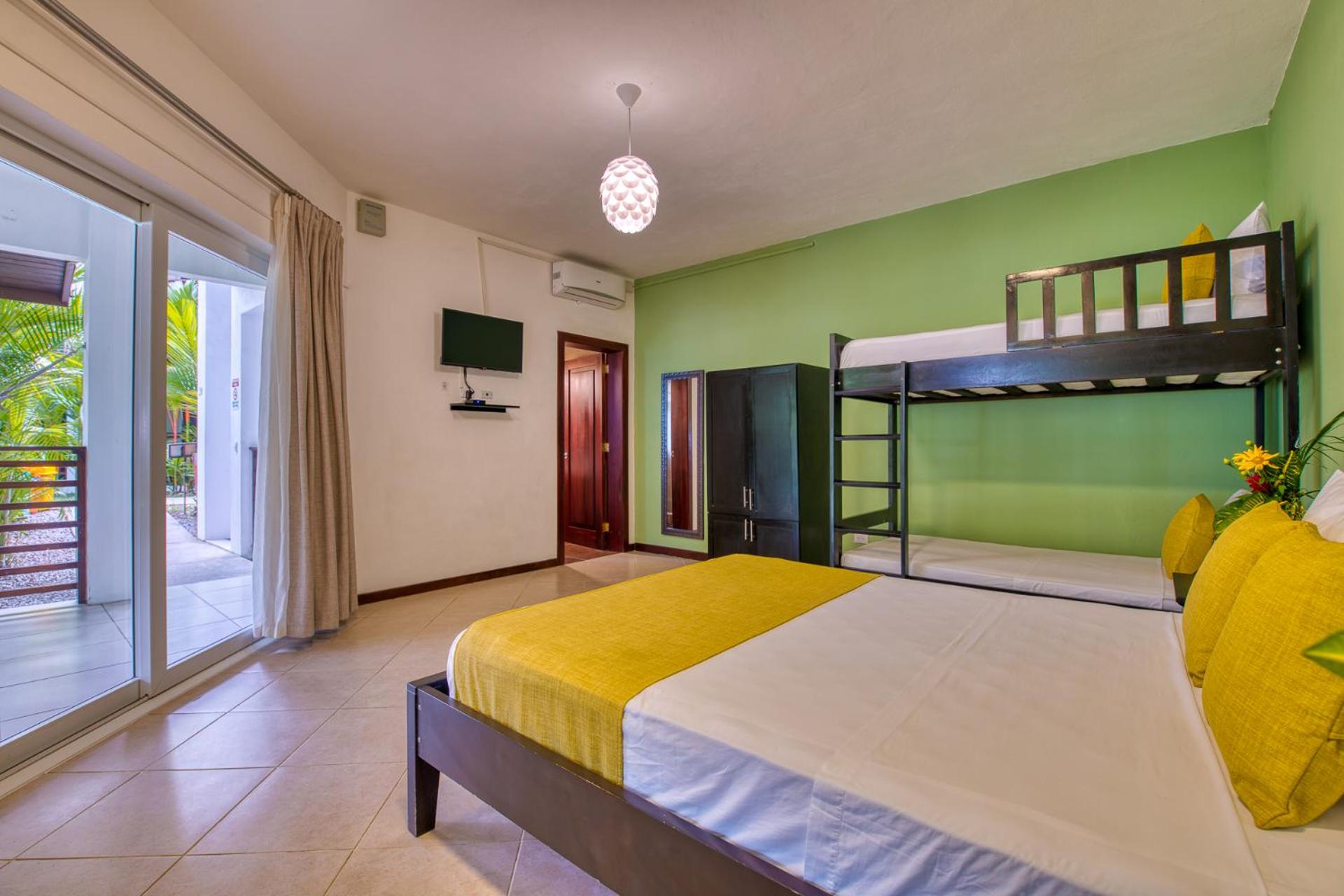 Deluxe Family Room - Photo 2