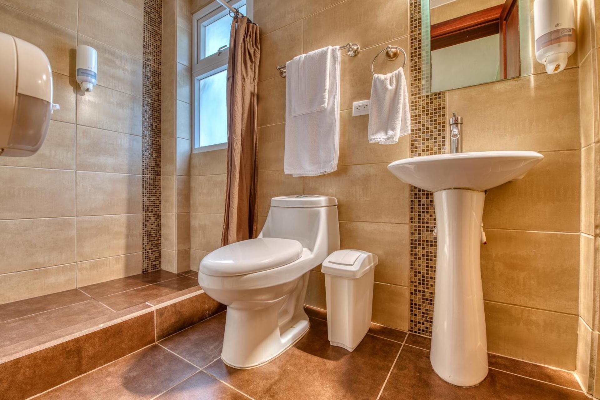 Standard Double or Twin Room - Photo 9