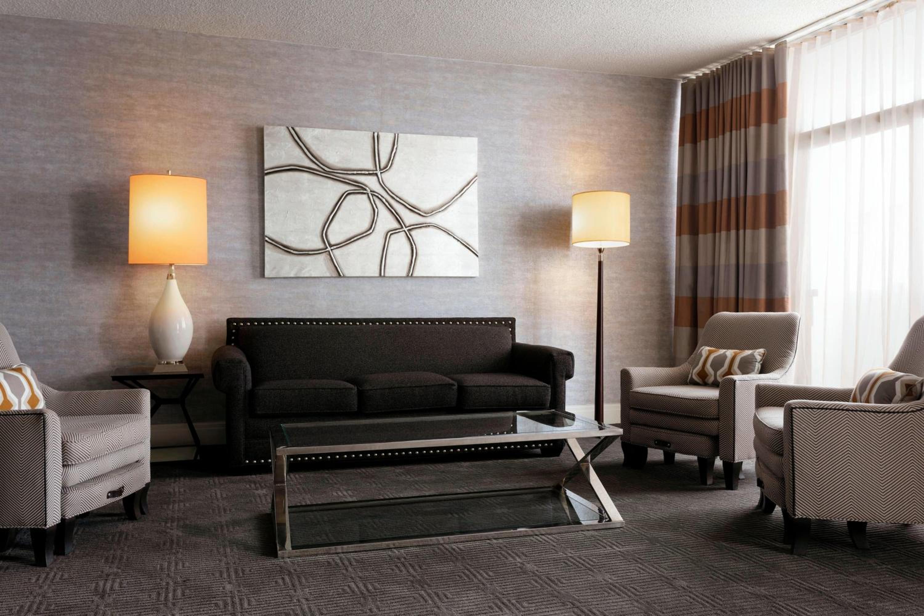 1 Bedroom Suite, 1 King, Top floor photo 1