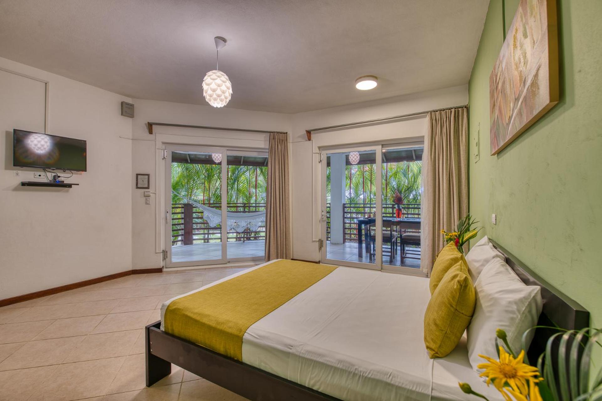 Standard Double or Twin Room - Photo 16