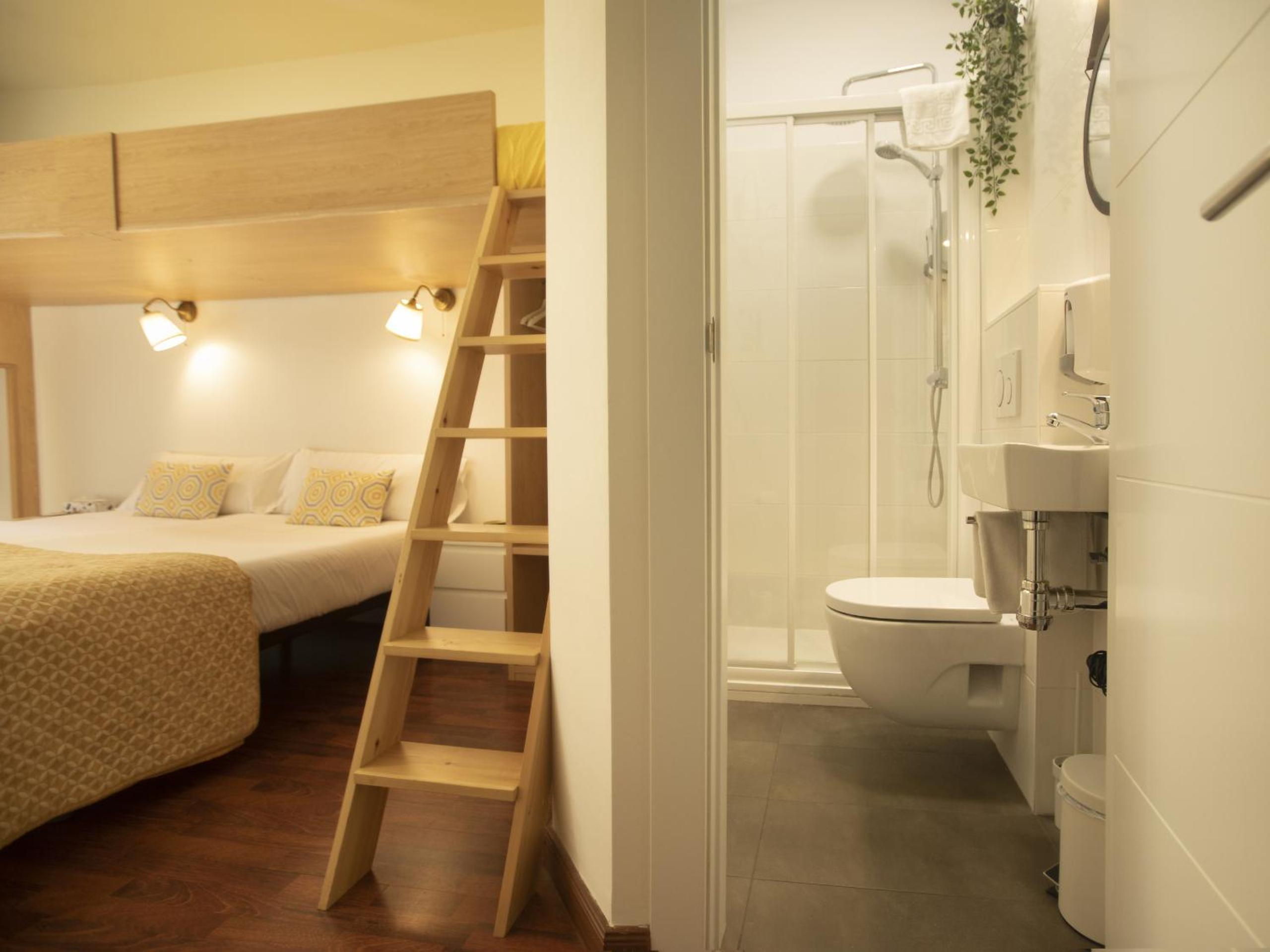 Family Room with Private Bathroom - Photo 6
