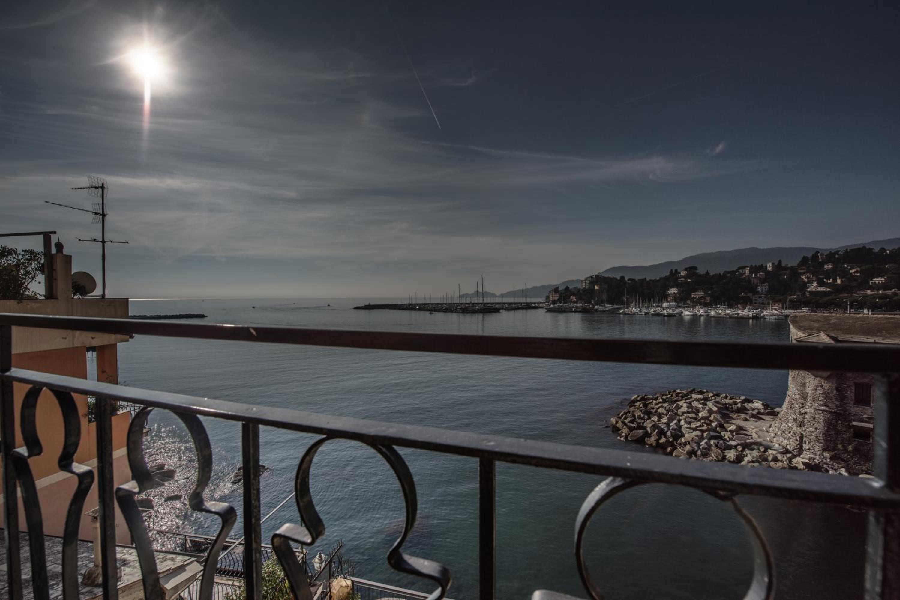 Double Room with Sea View - Photo 6