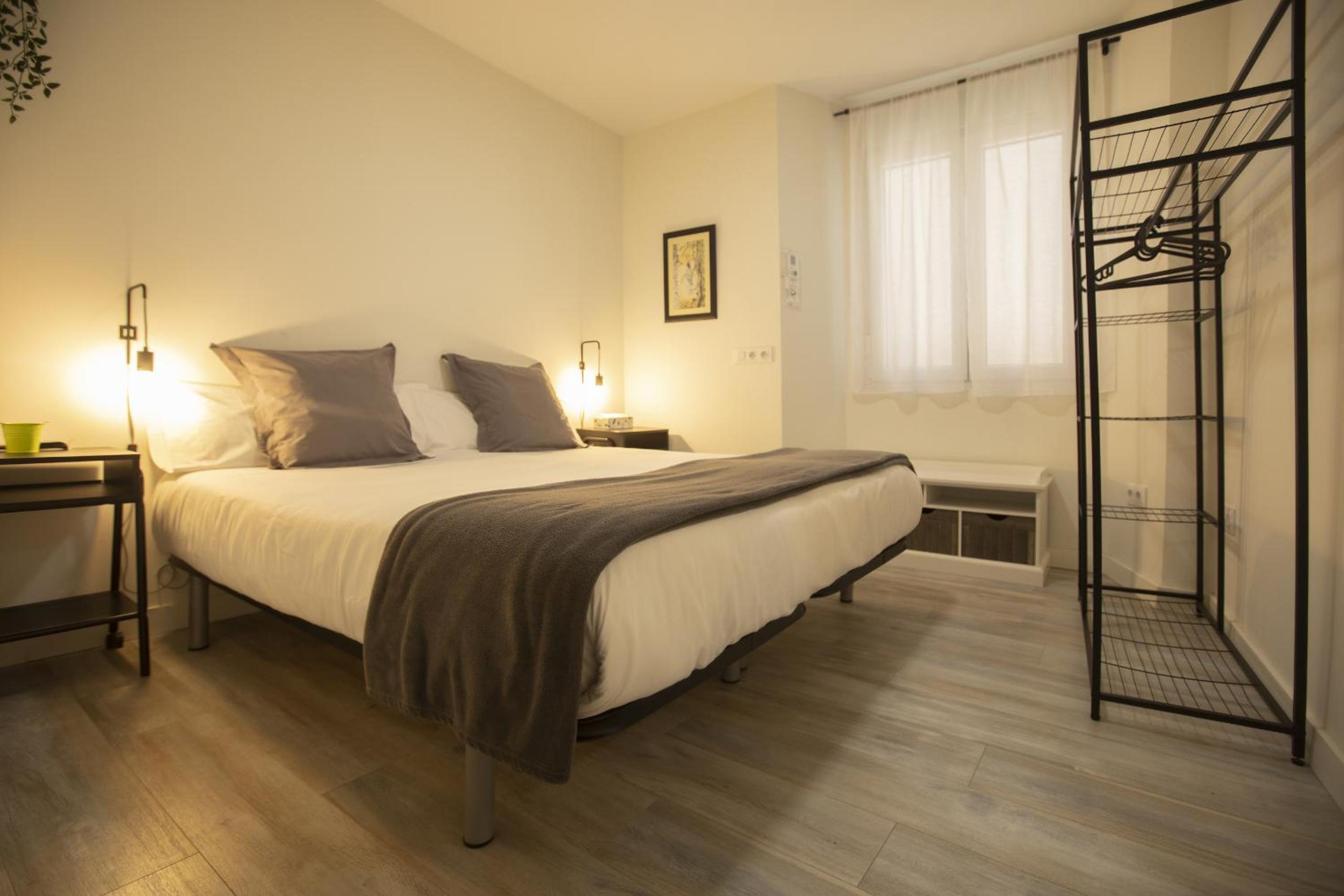 Double or Twin Room with Private Bathroom - Photo 1