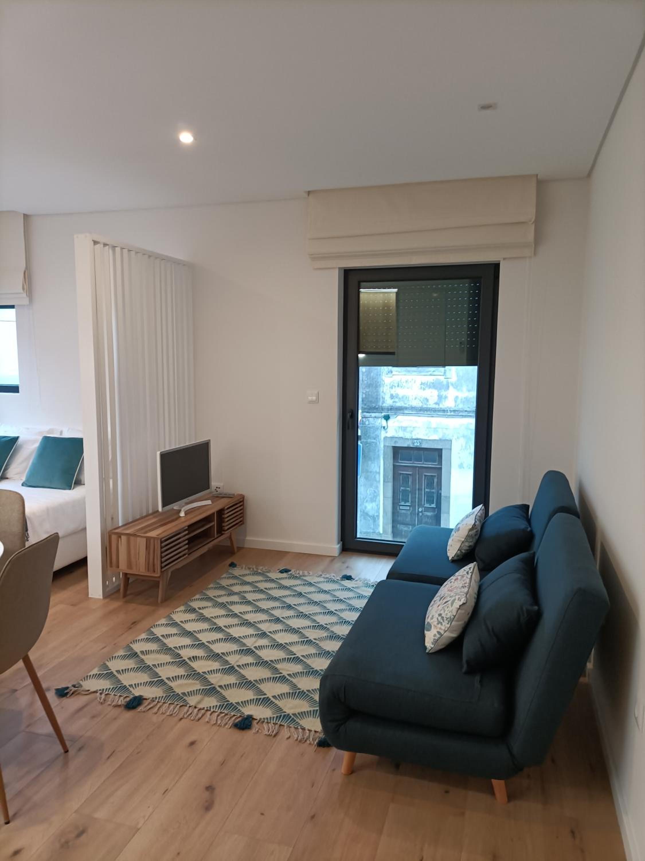 One-Bedroom Apartment photo 1