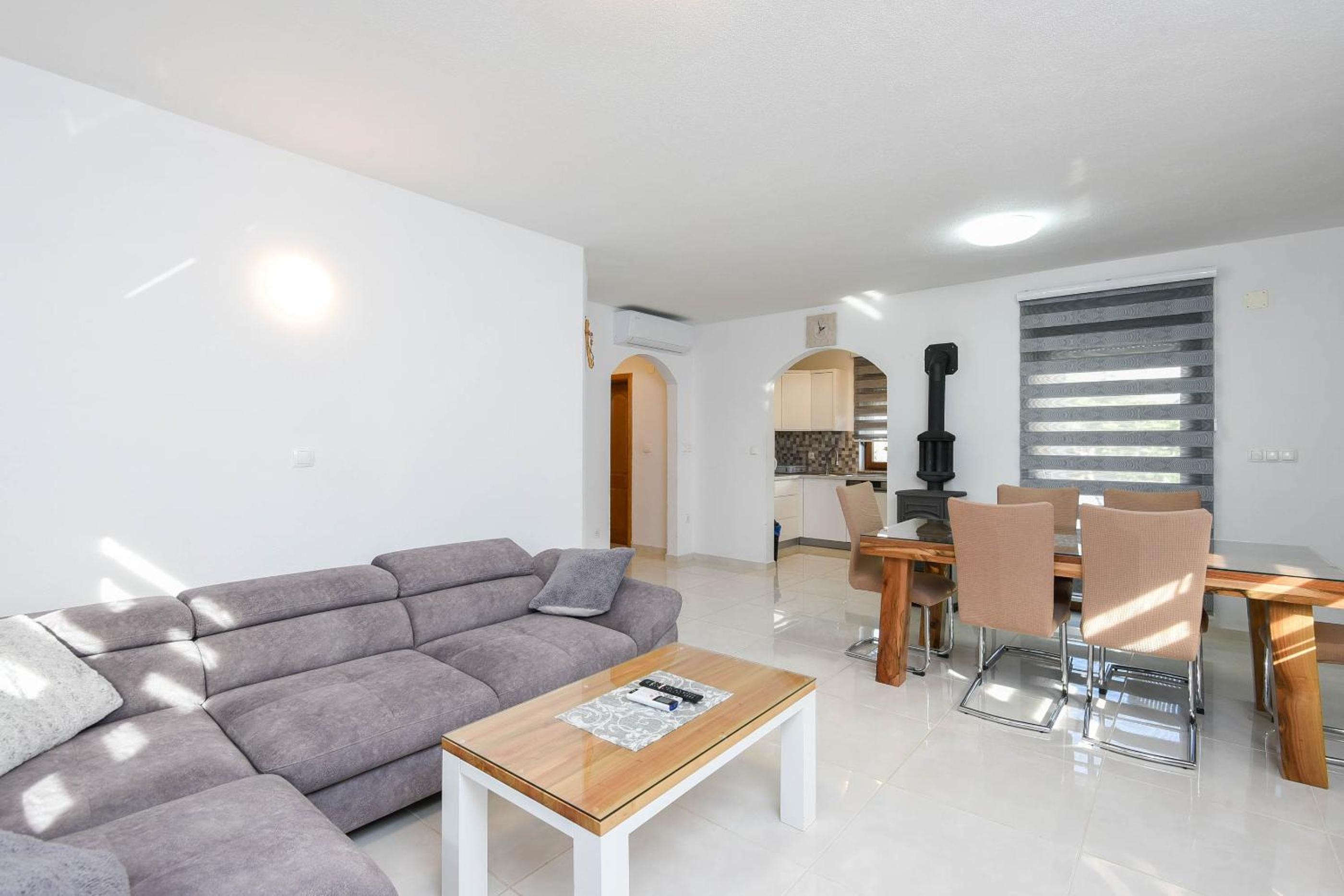 One-Bedroom Apartment photo 3