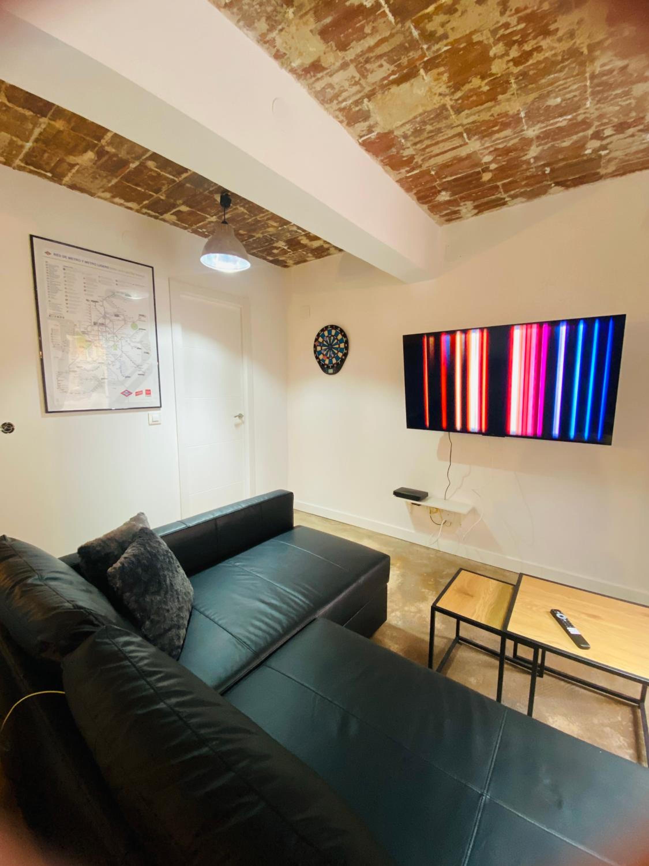 One-Bedroom Apartment photo 2