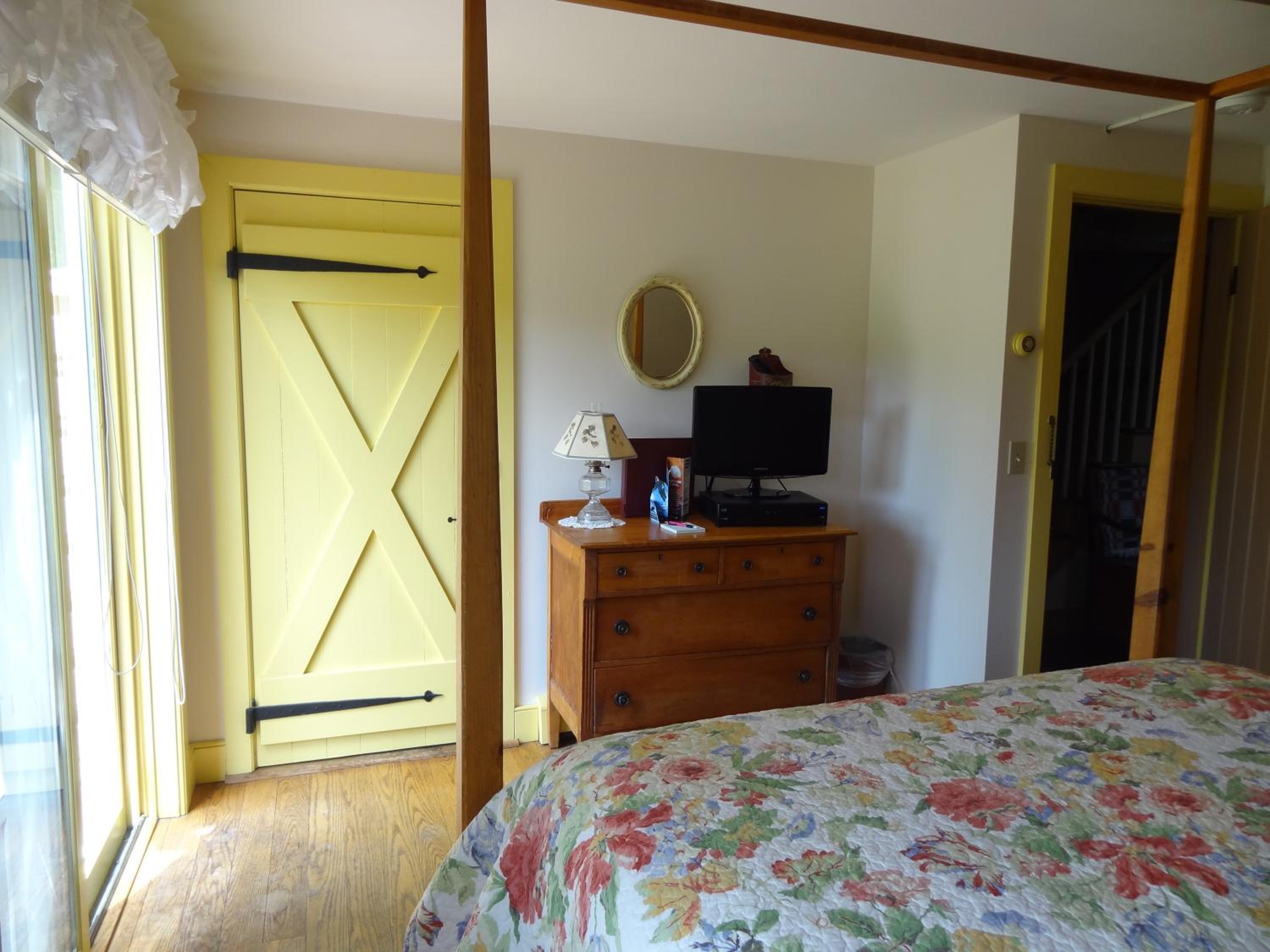 Queen Room with Balcony photo 3