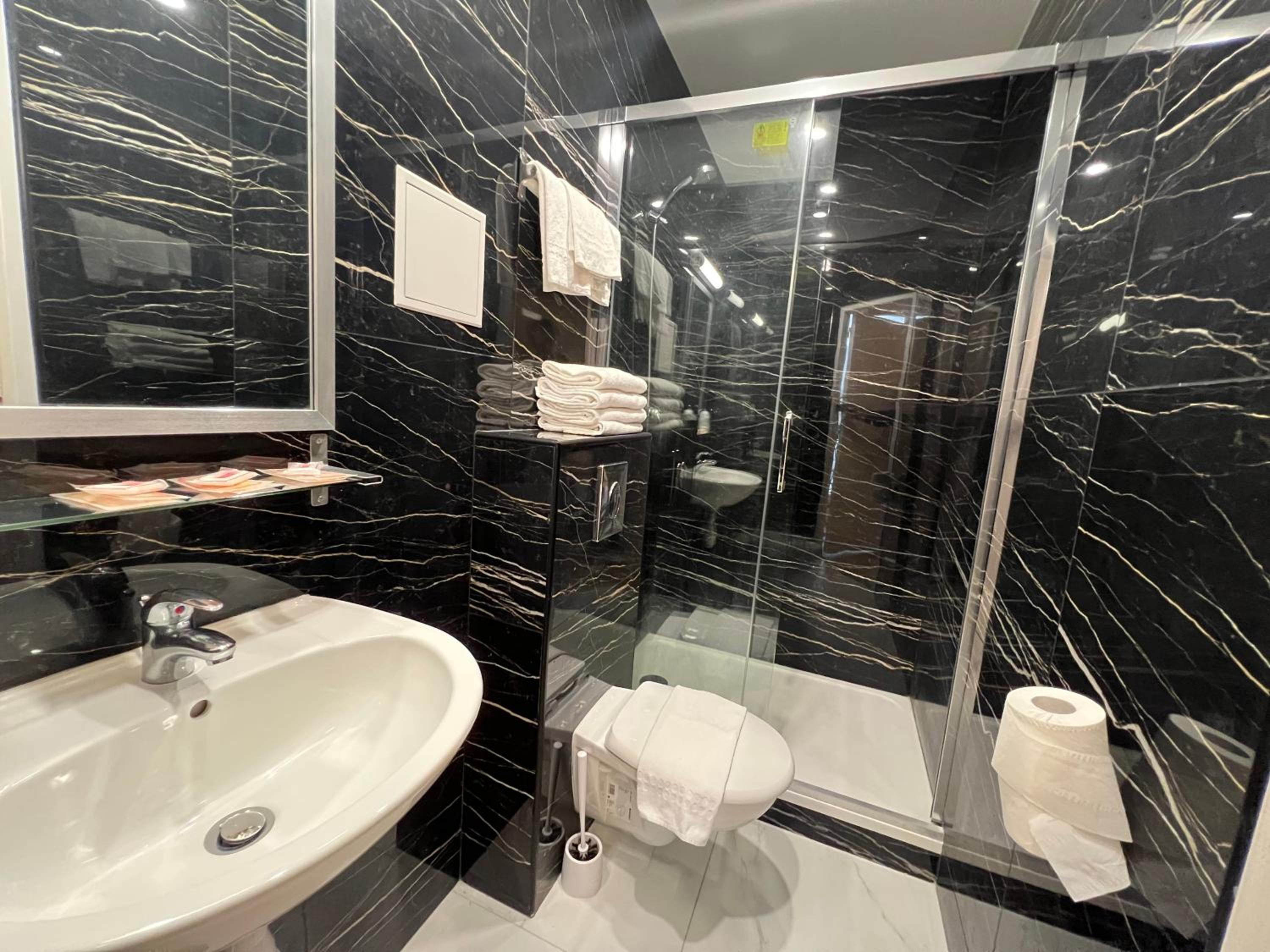 Triple Room (3 Adults) photo 2
