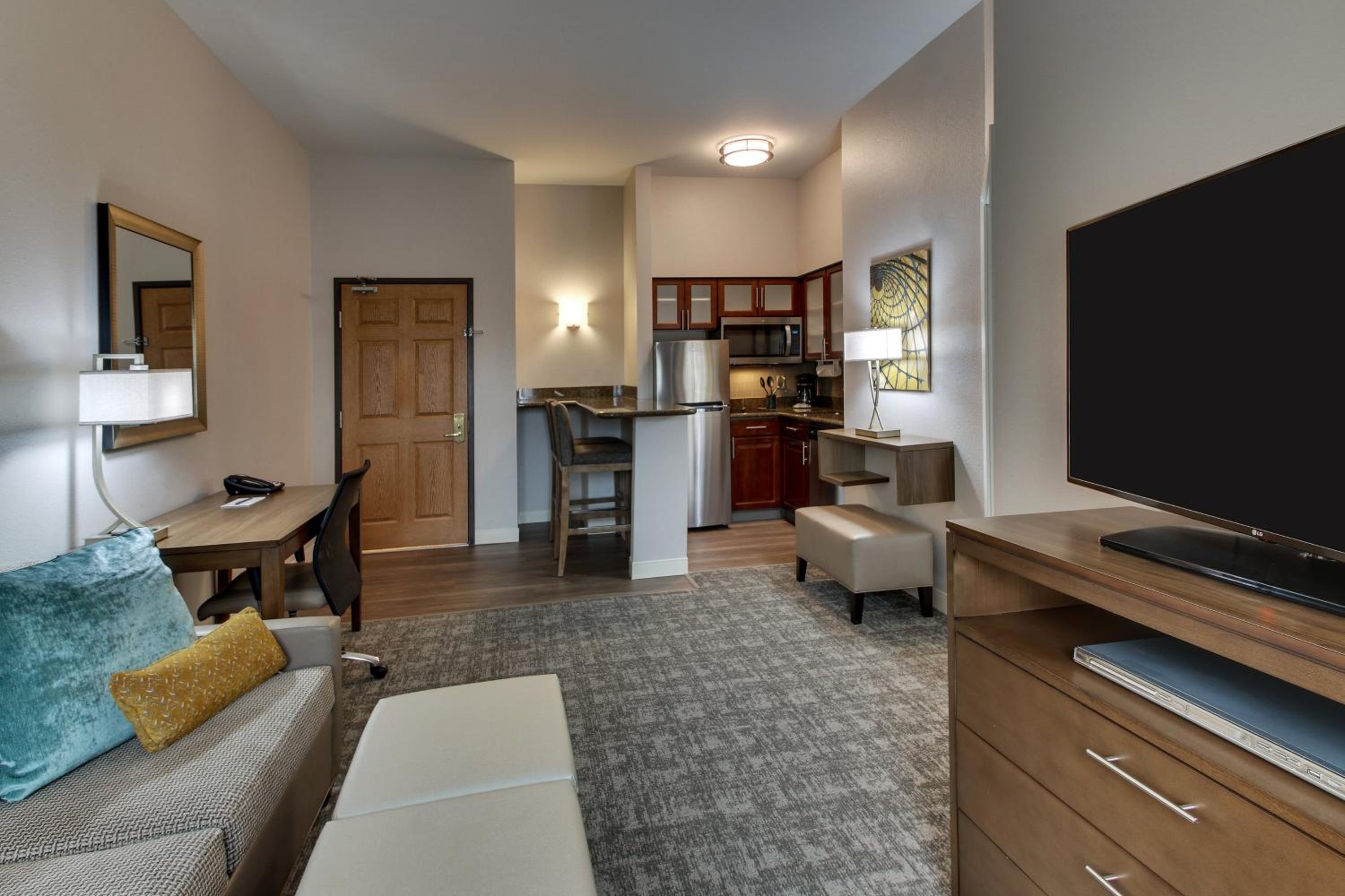 One-Bedroom Queen Suite with Two Queen Beds - Photo 14