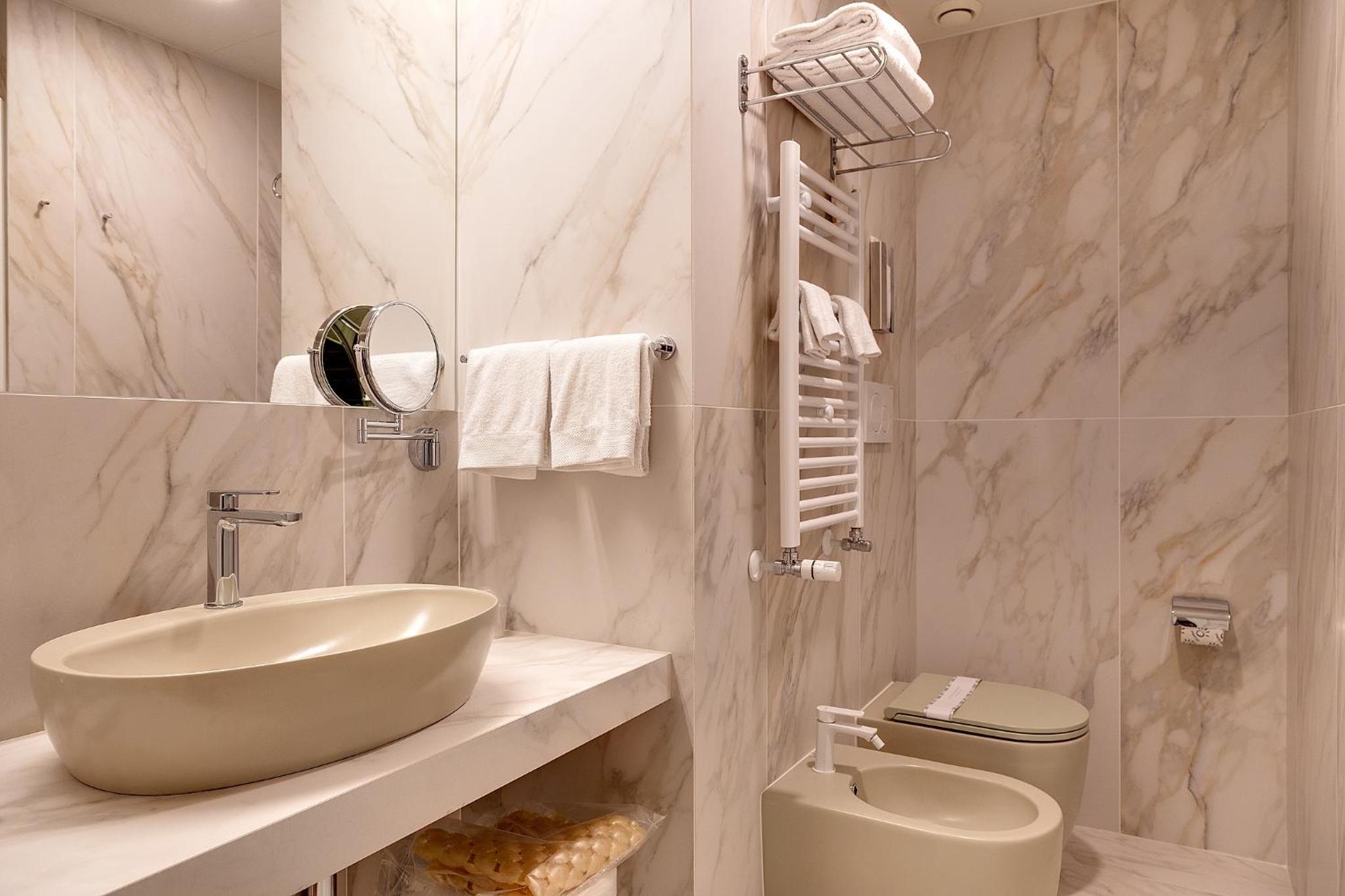 Suite with Turkish Bath - Photo 8