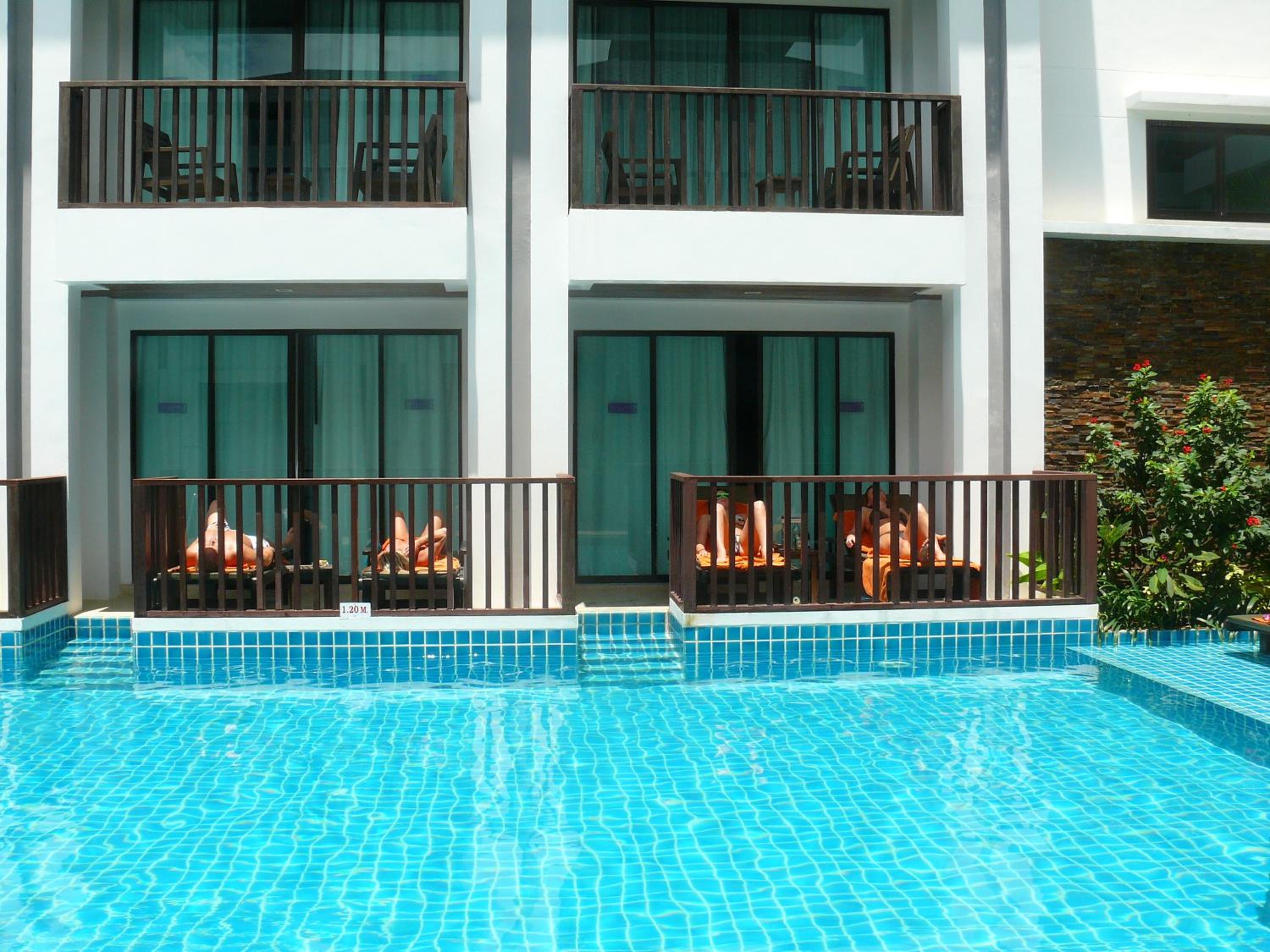 Deluxe Double Room with Pool Access - Photo 4