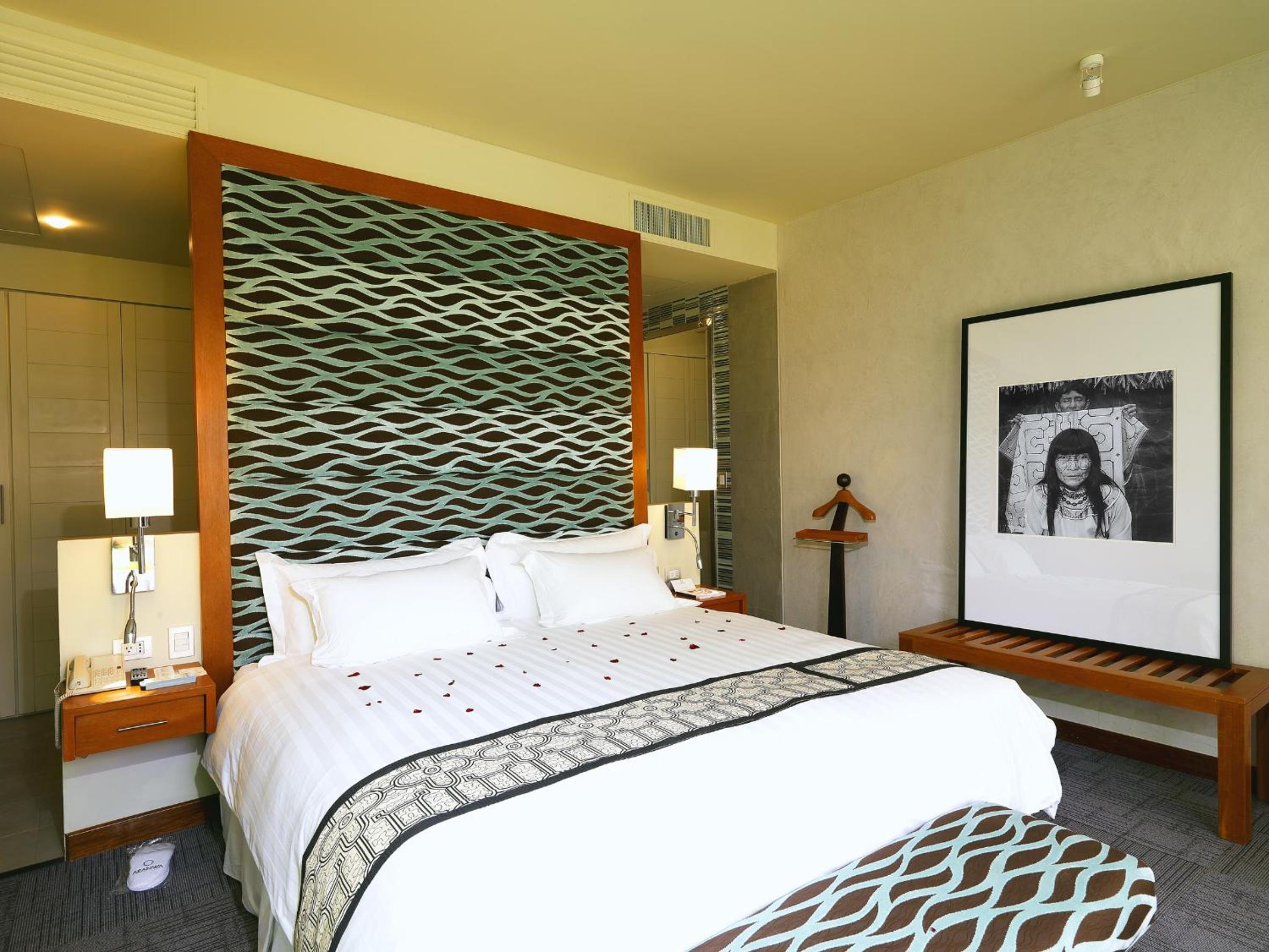 Suite - Photo 1