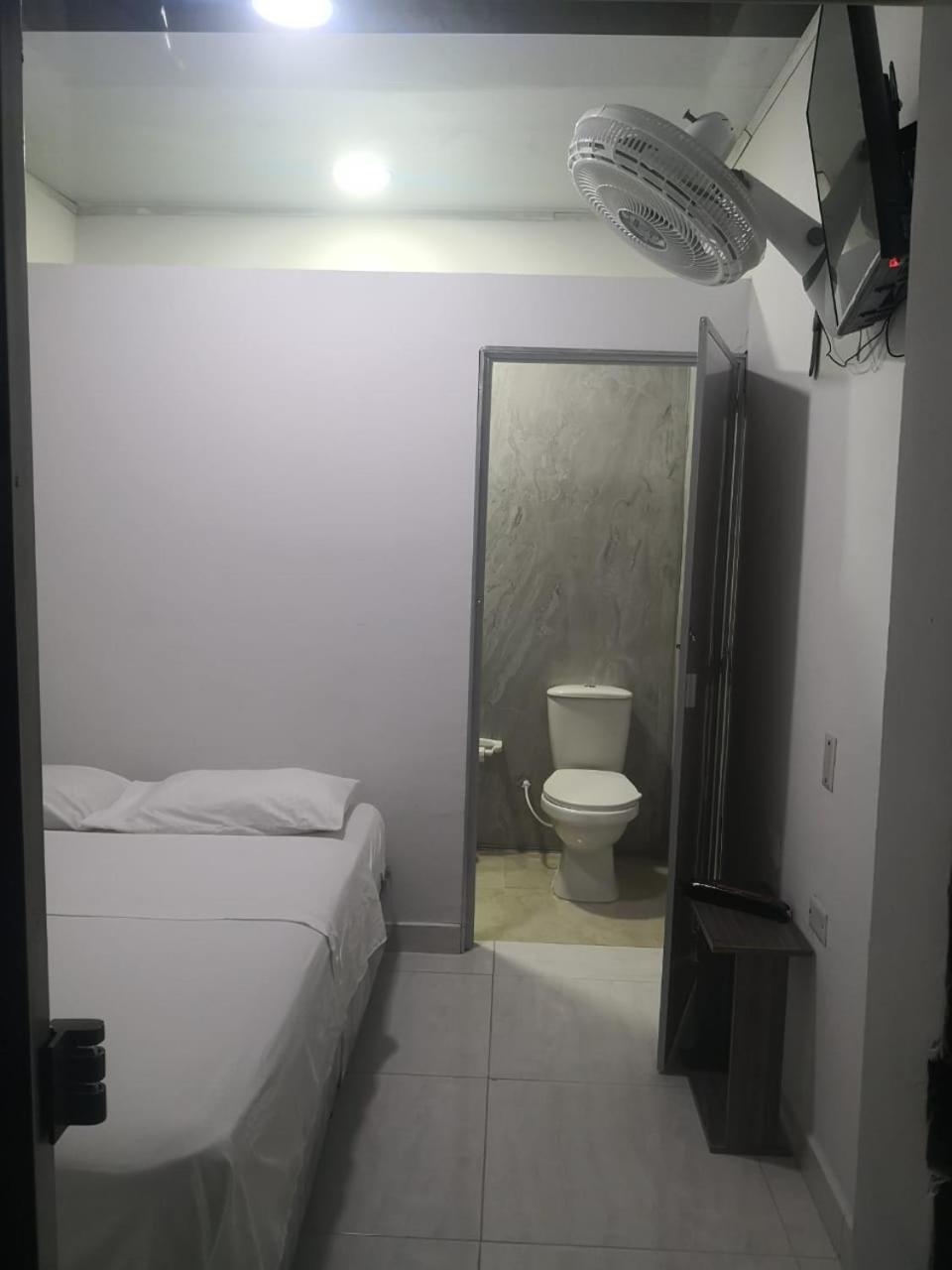 Single Room With Private Bathroom photo 1