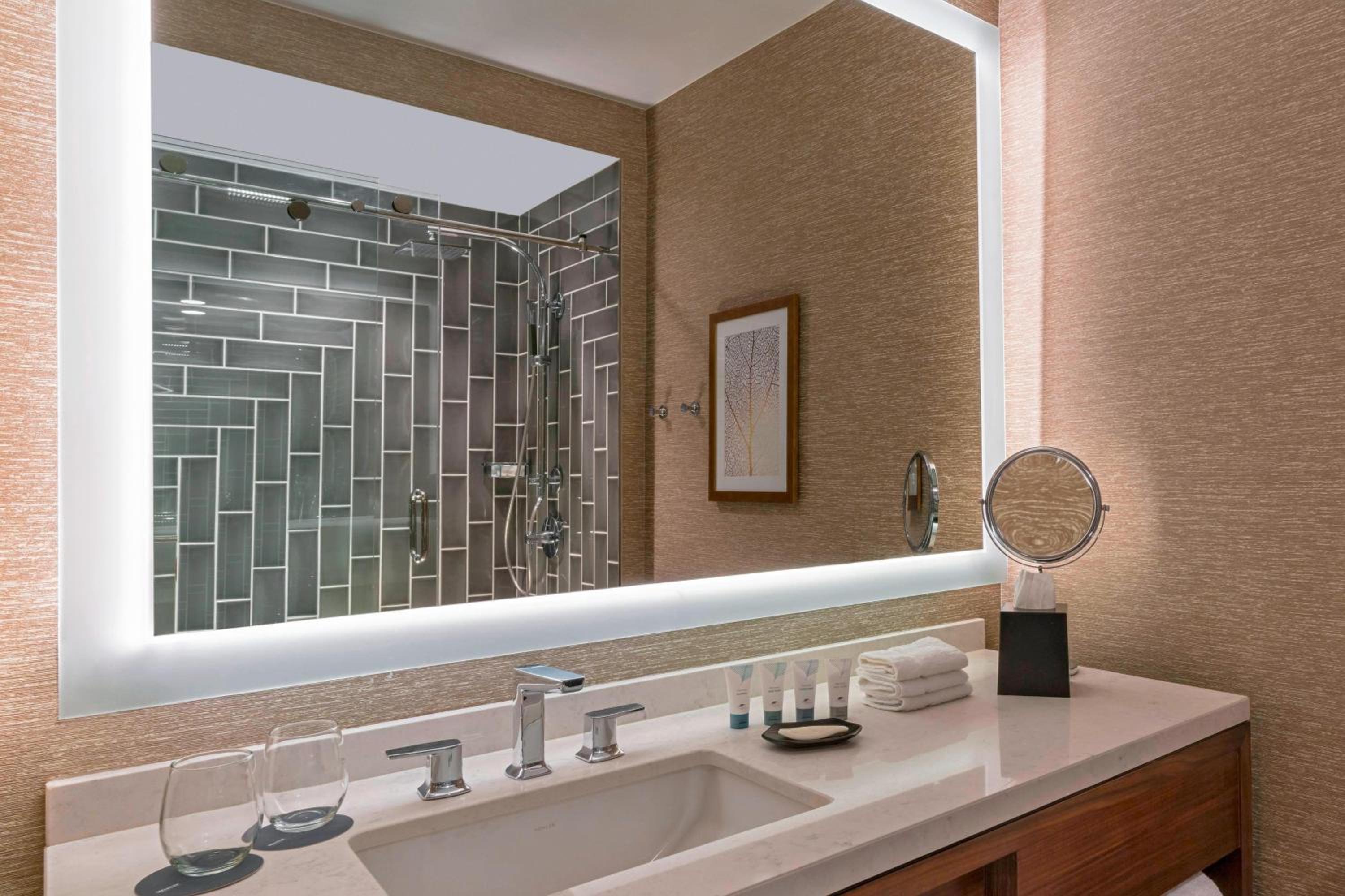 Traditional, Guest room, 1 King - Photo 2