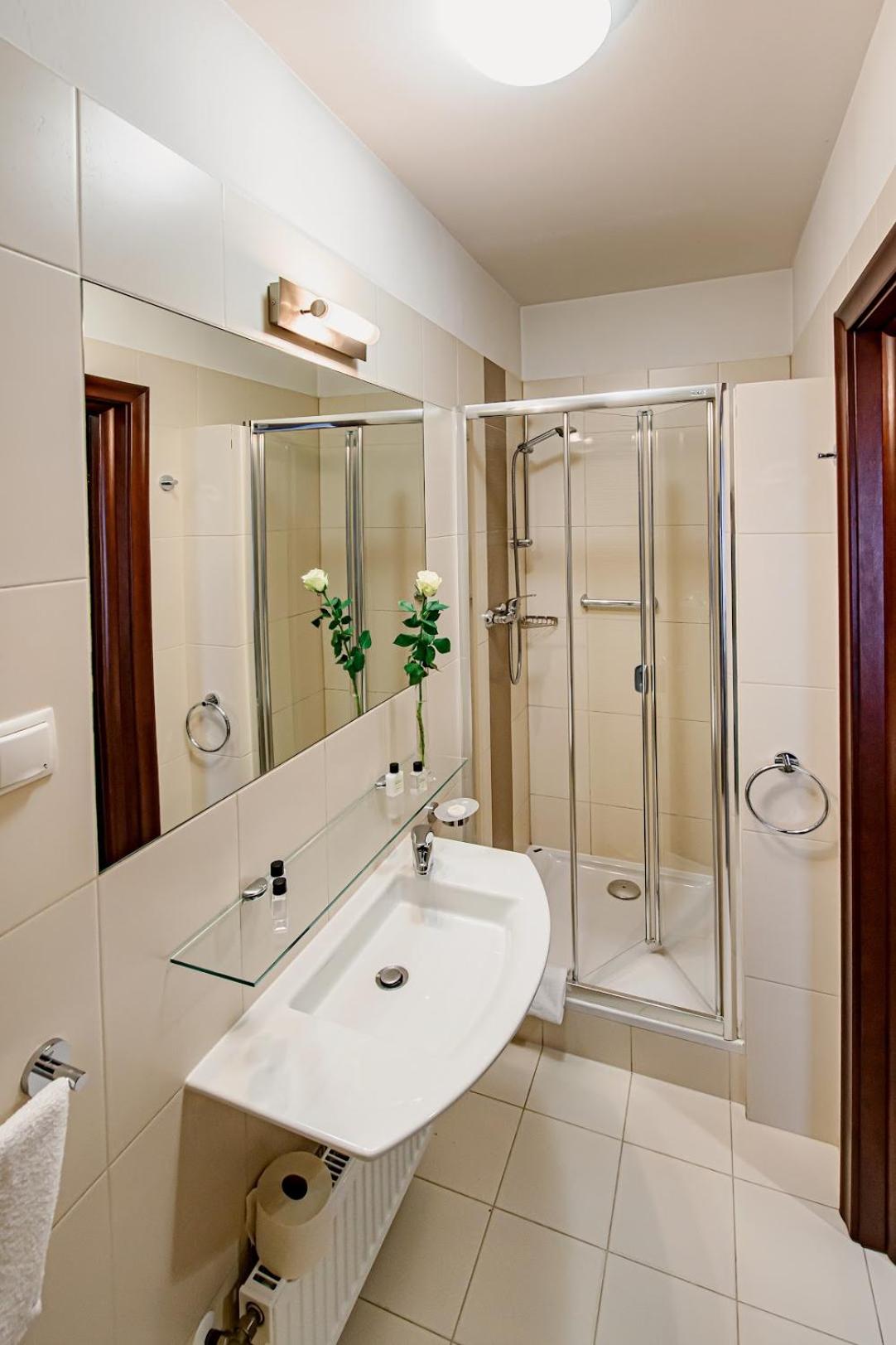 Double or Twin Room - Photo 20
