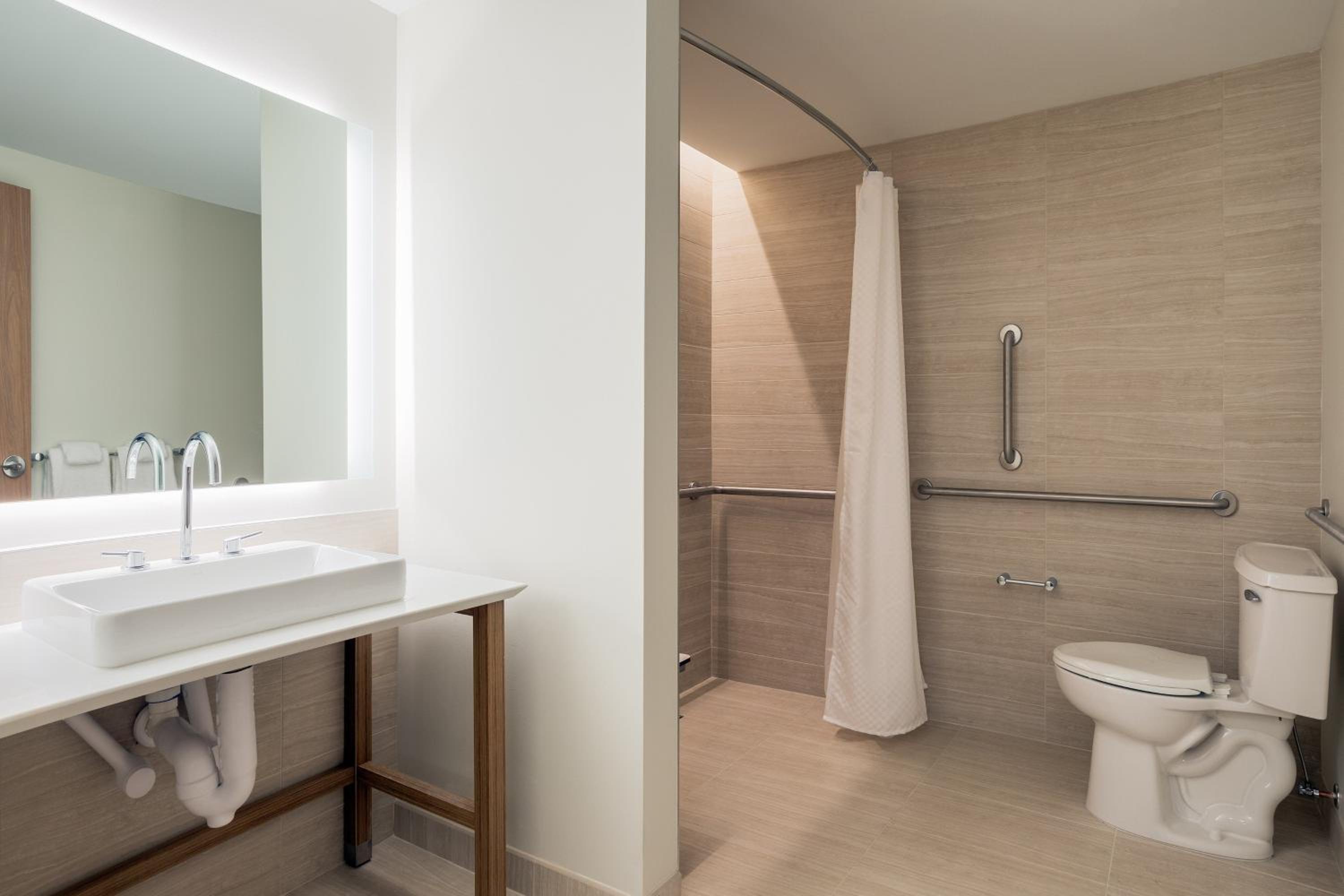 Executive Suite, 1 King, Sofa bed - Photo 10