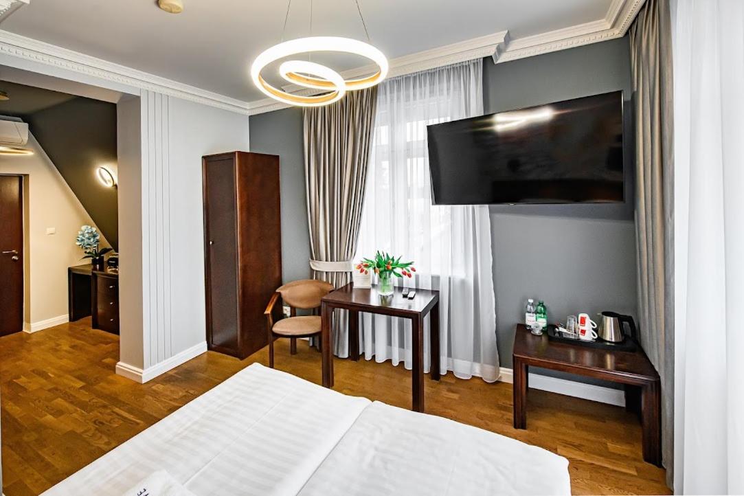 Double or Twin Room - Photo 8