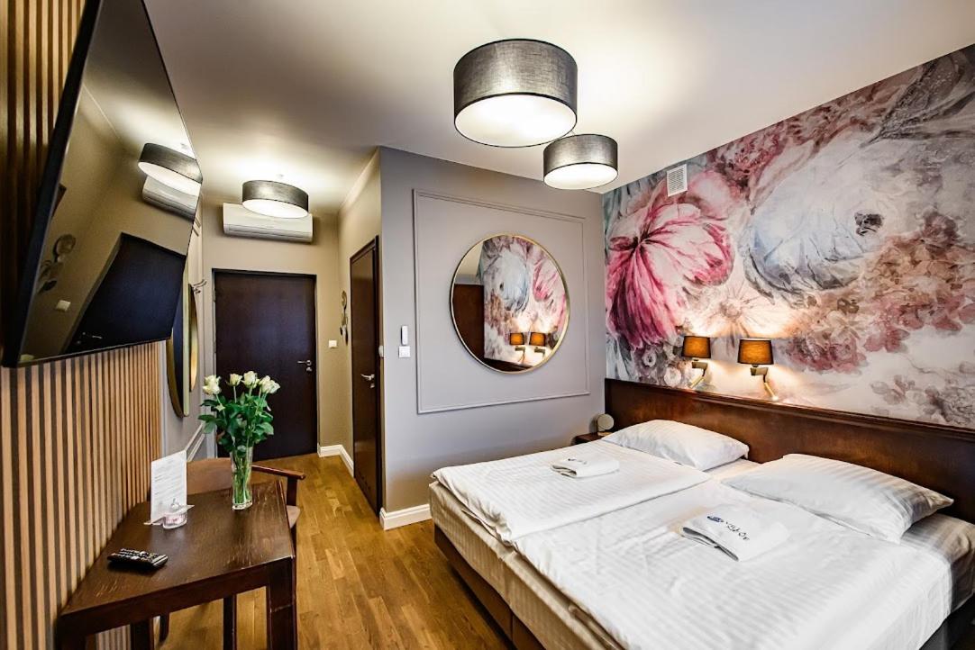 Double or Twin Room - Photo 5