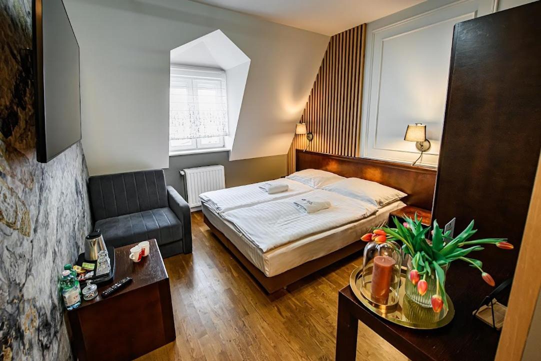 Double or Twin Room - Photo 16