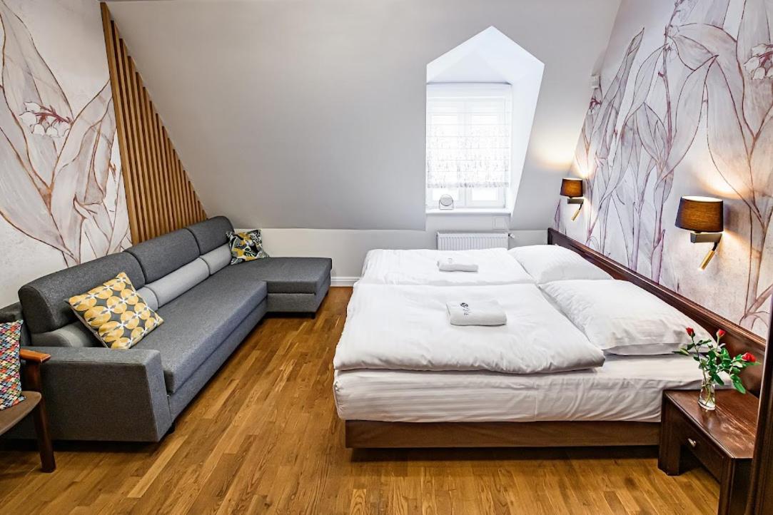 Double or Twin Room - Photo 10