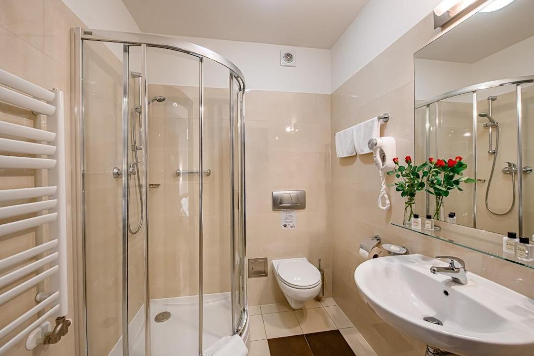 Double or Twin Room - Photo 25