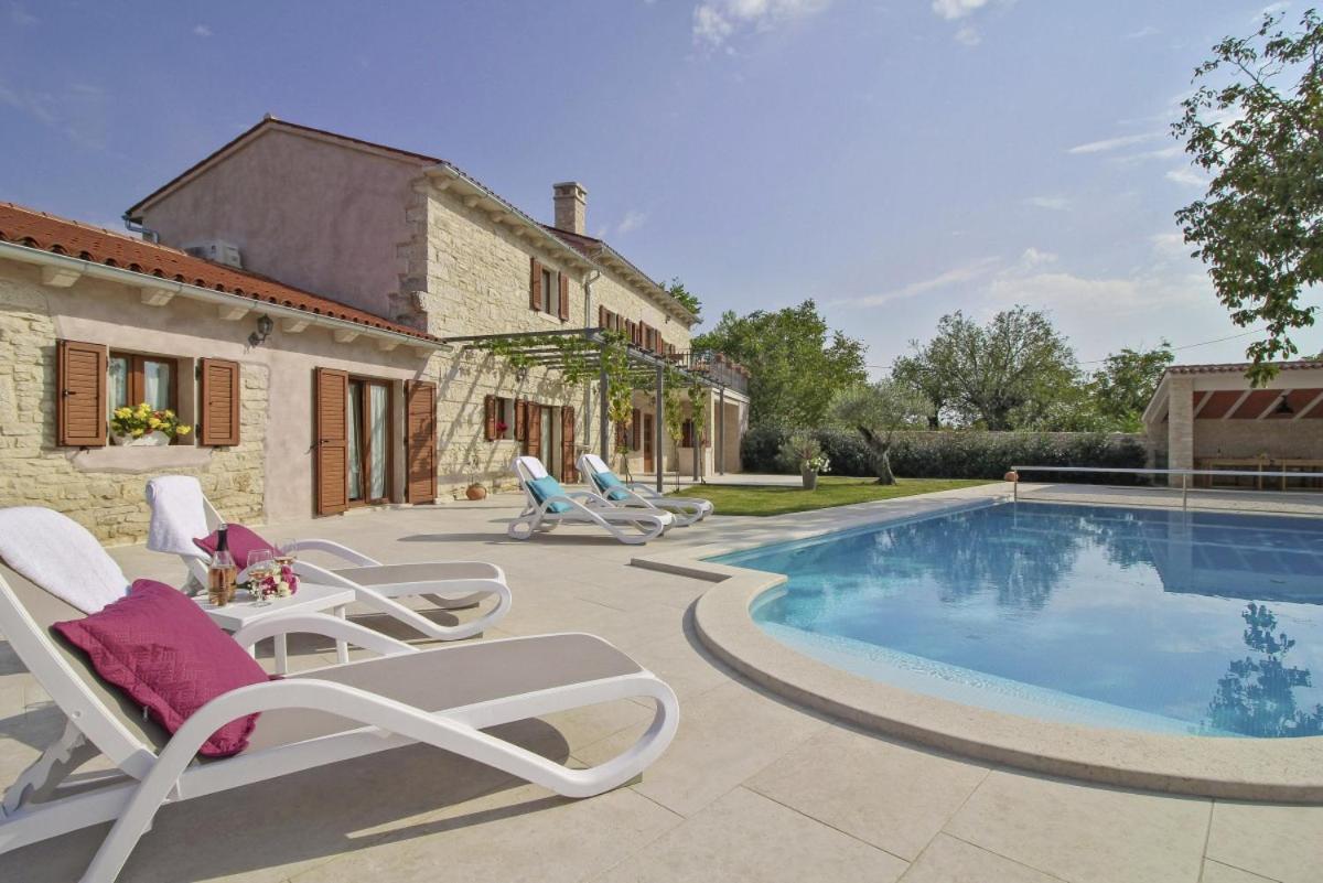 Villa with Private Pool photo 3