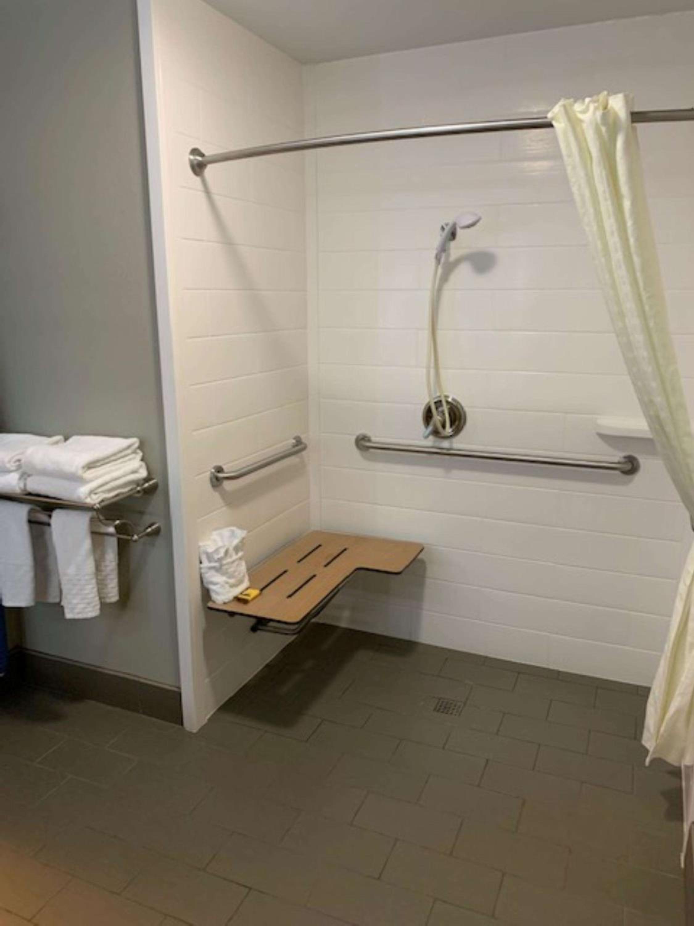 King Suite with Roll-In Shower - Disability/Non-Smoking photo 2