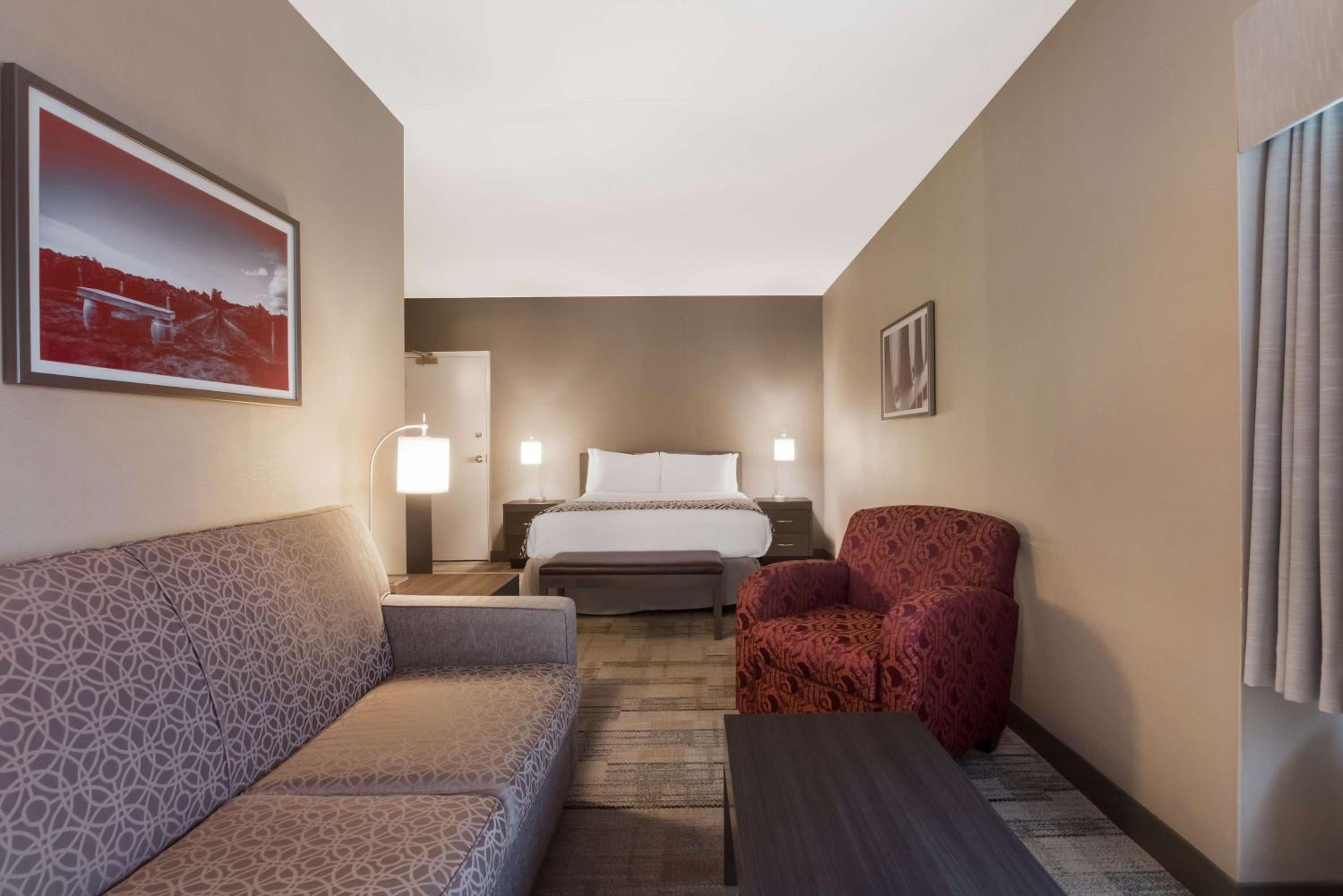 Queen Suite with Fireplace and Spa Bath - Photo 5