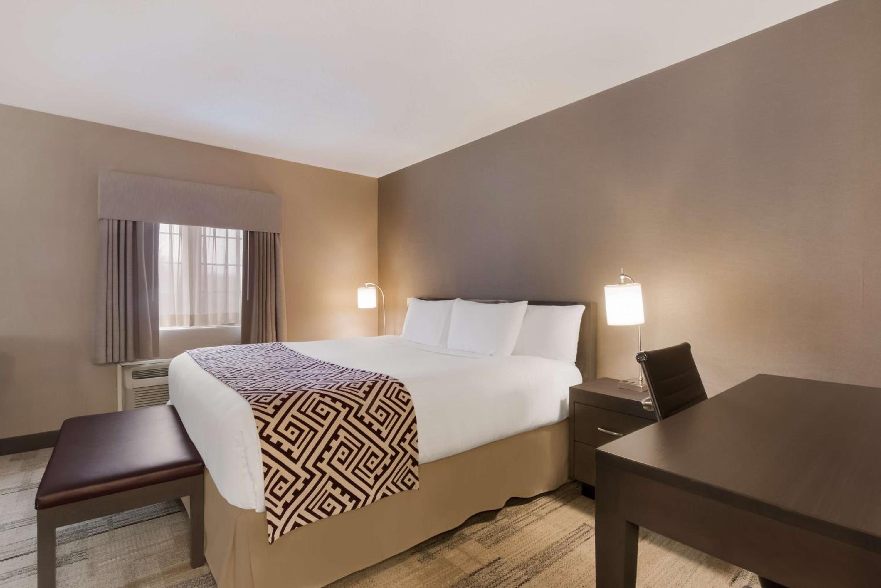 King Suite with Fireplace and Spa Bath - Photo 1