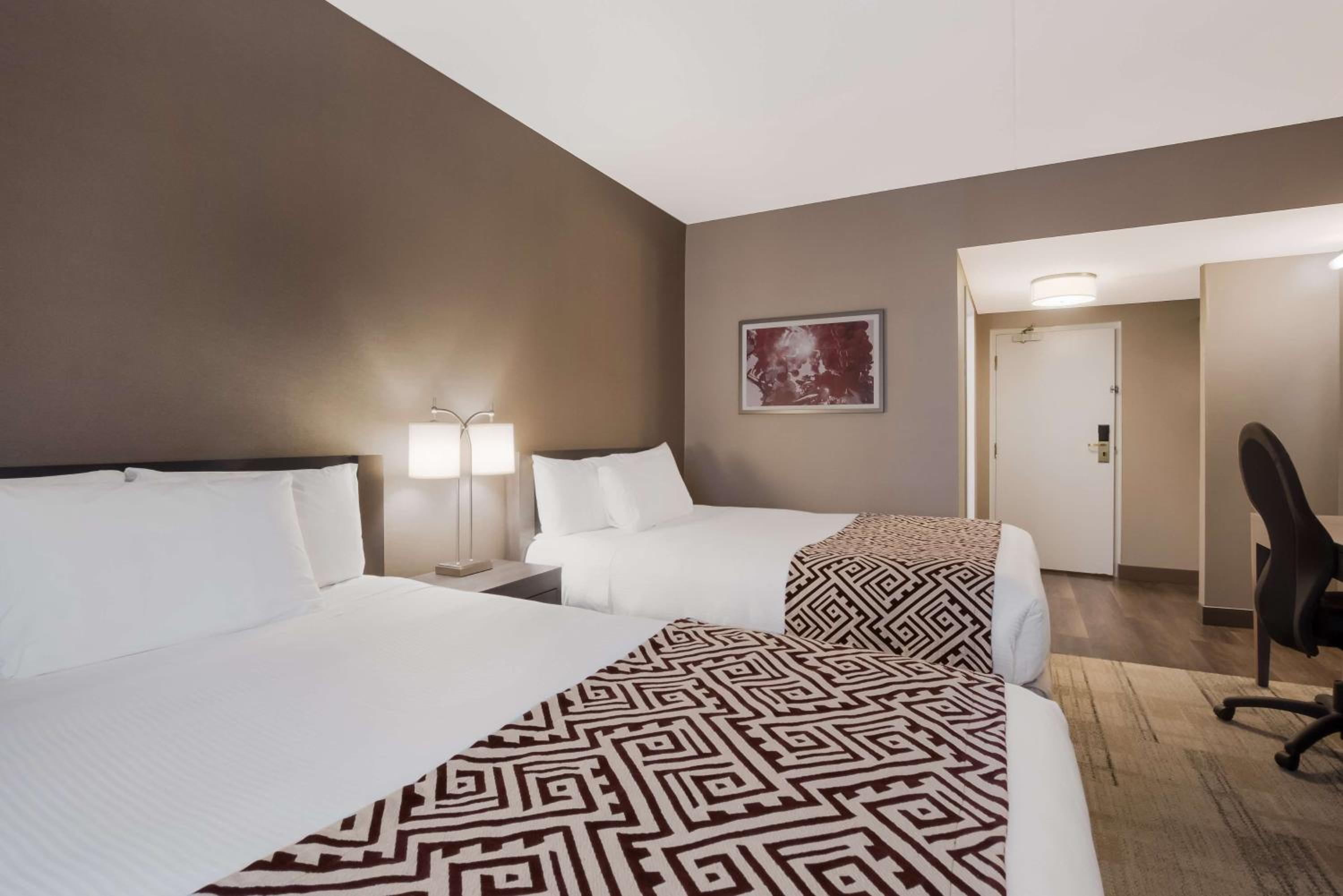 Double Room with Two Double Beds - Photo 3
