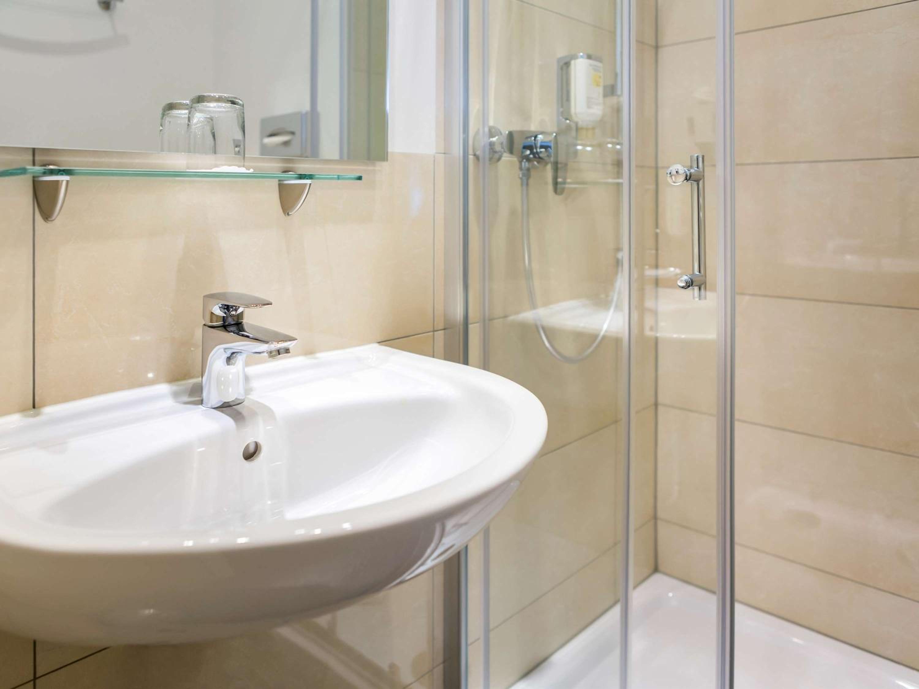Standard Twin Room - Photo 10