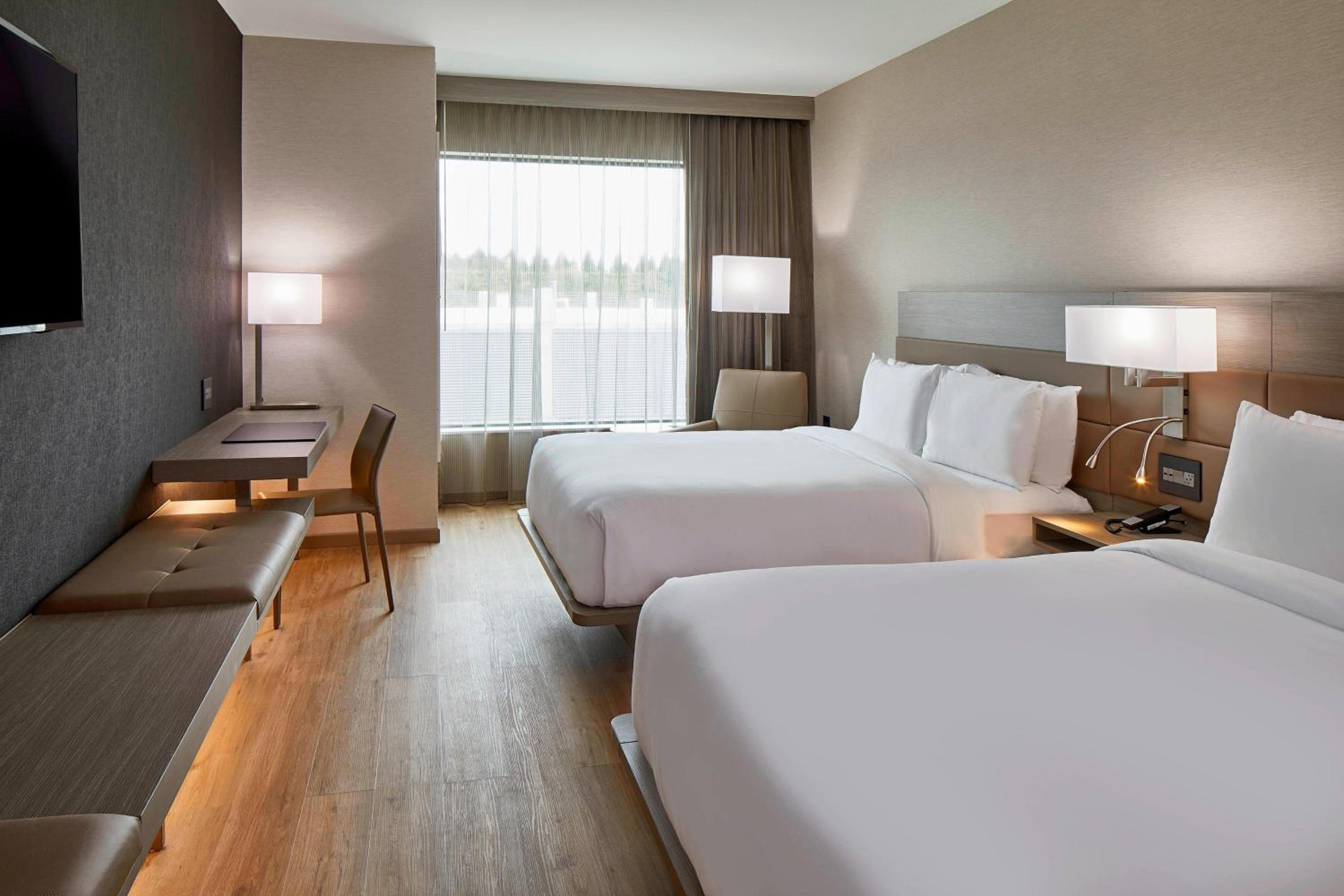 Queen Room with Two Queen Beds - Hearing Accessible