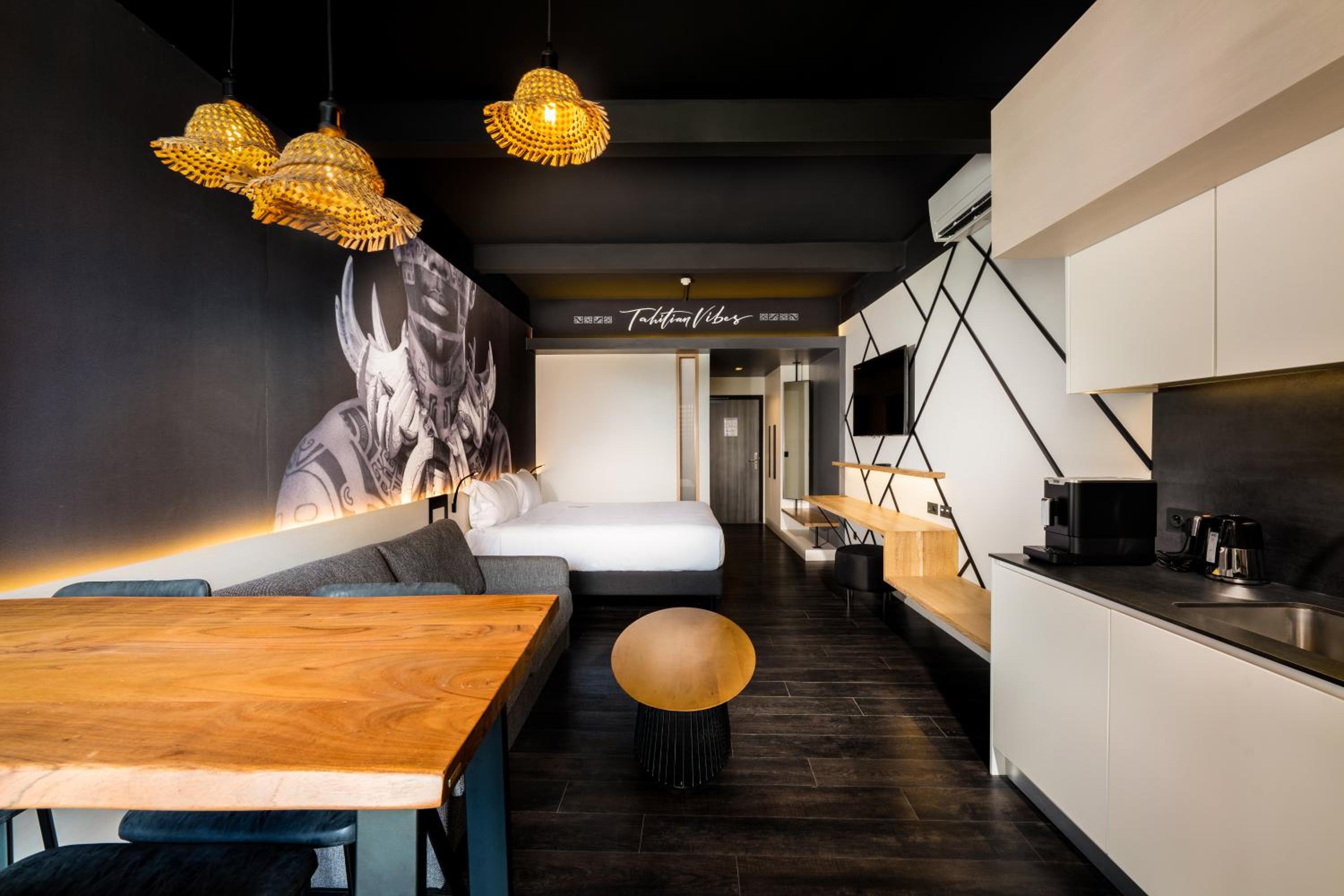 Studio with King Size Bed