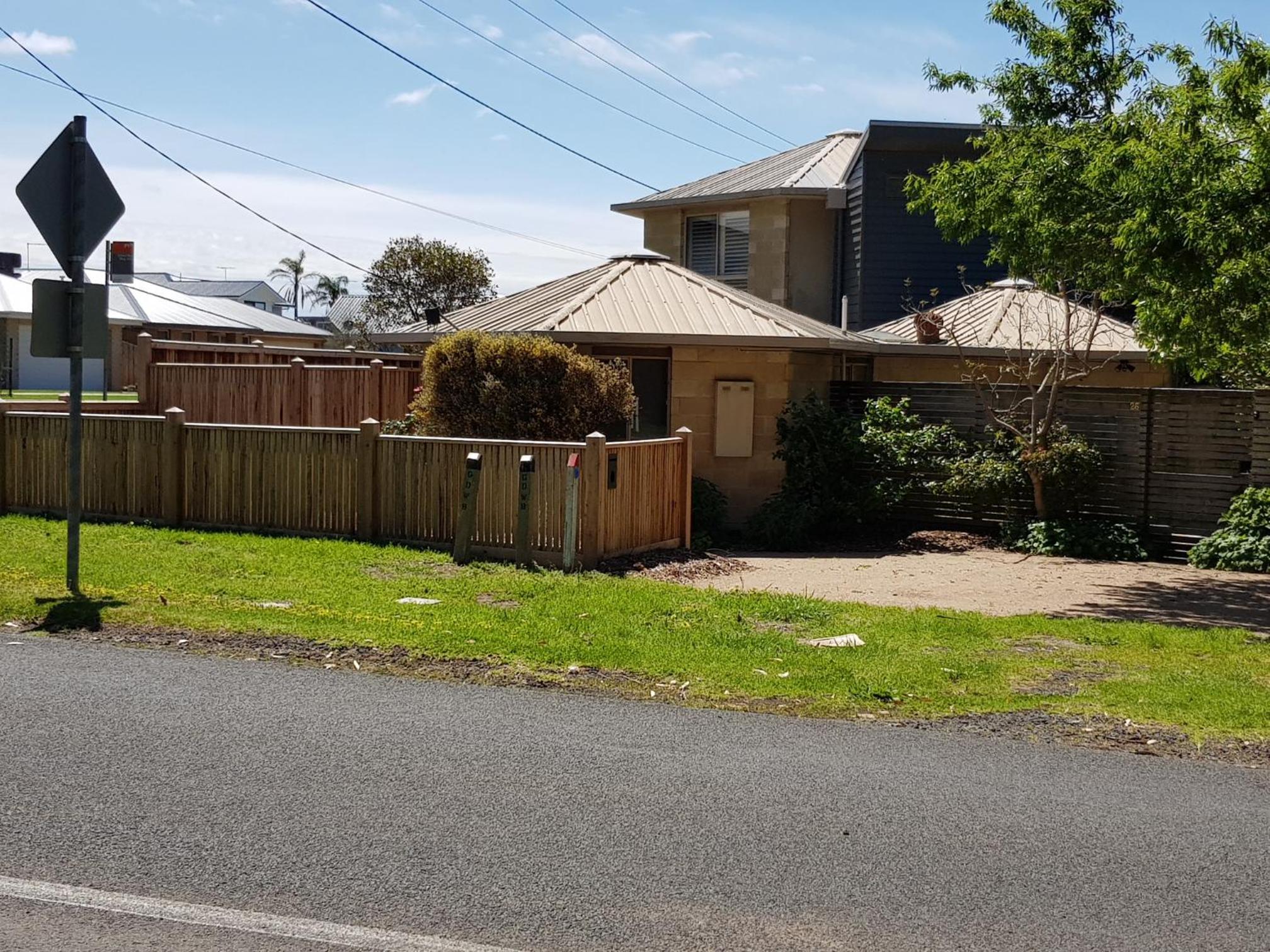 Three-Bedroom House photo 3