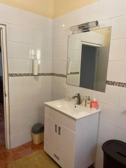 Three-Bedroom House photo 3