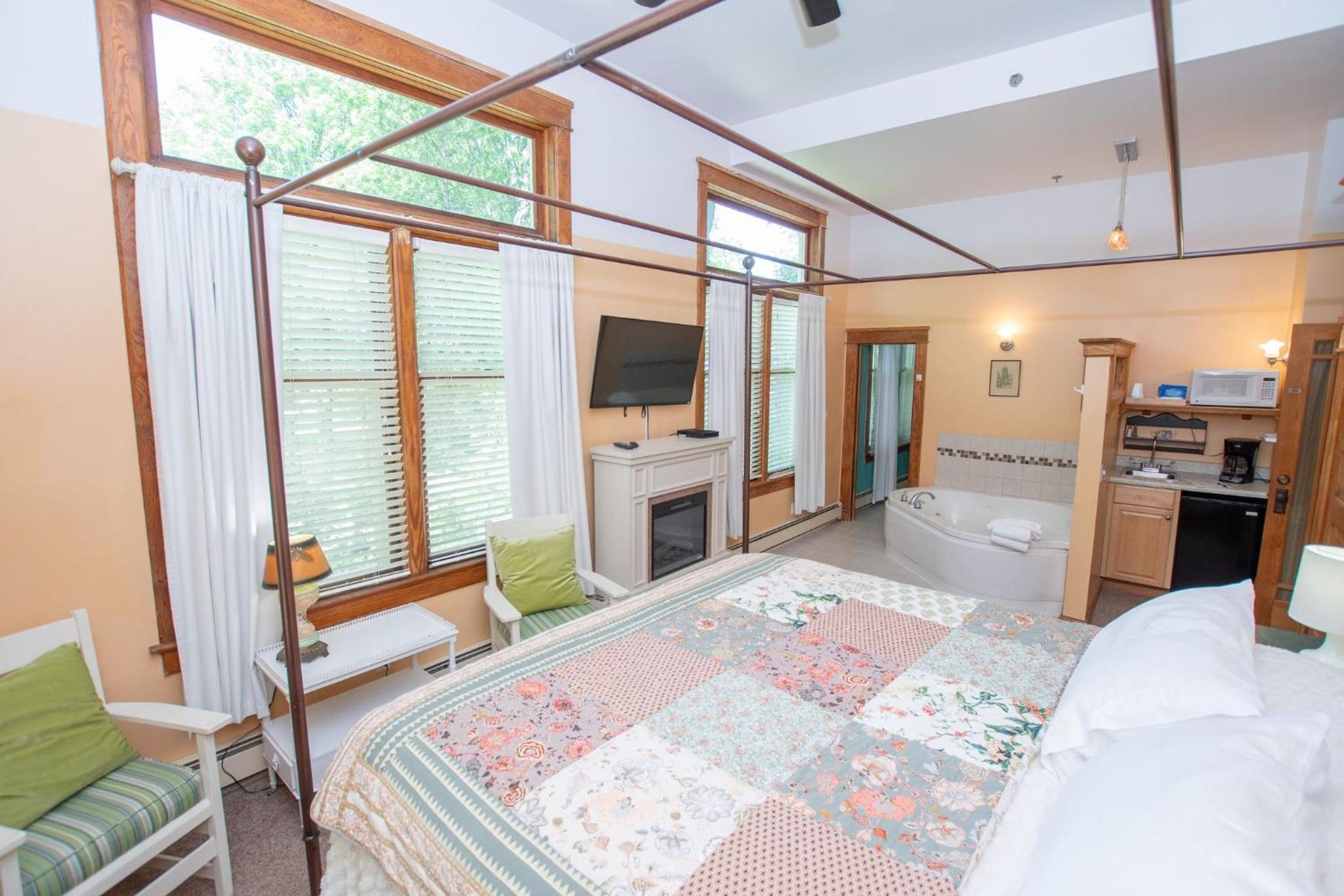 King Suite with Spa Bath - Photo 8