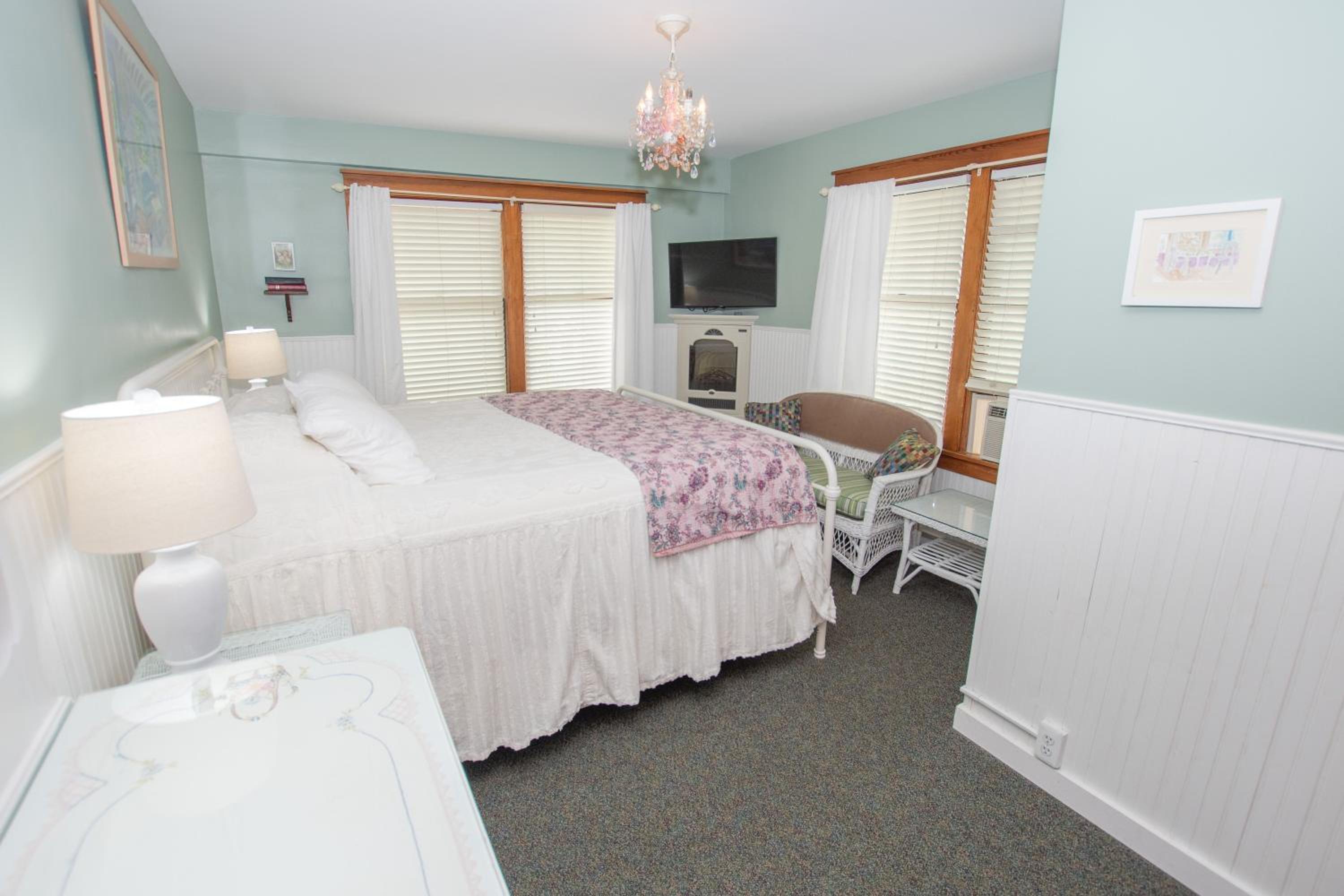 King Suite with Spa Bath - Photo 10