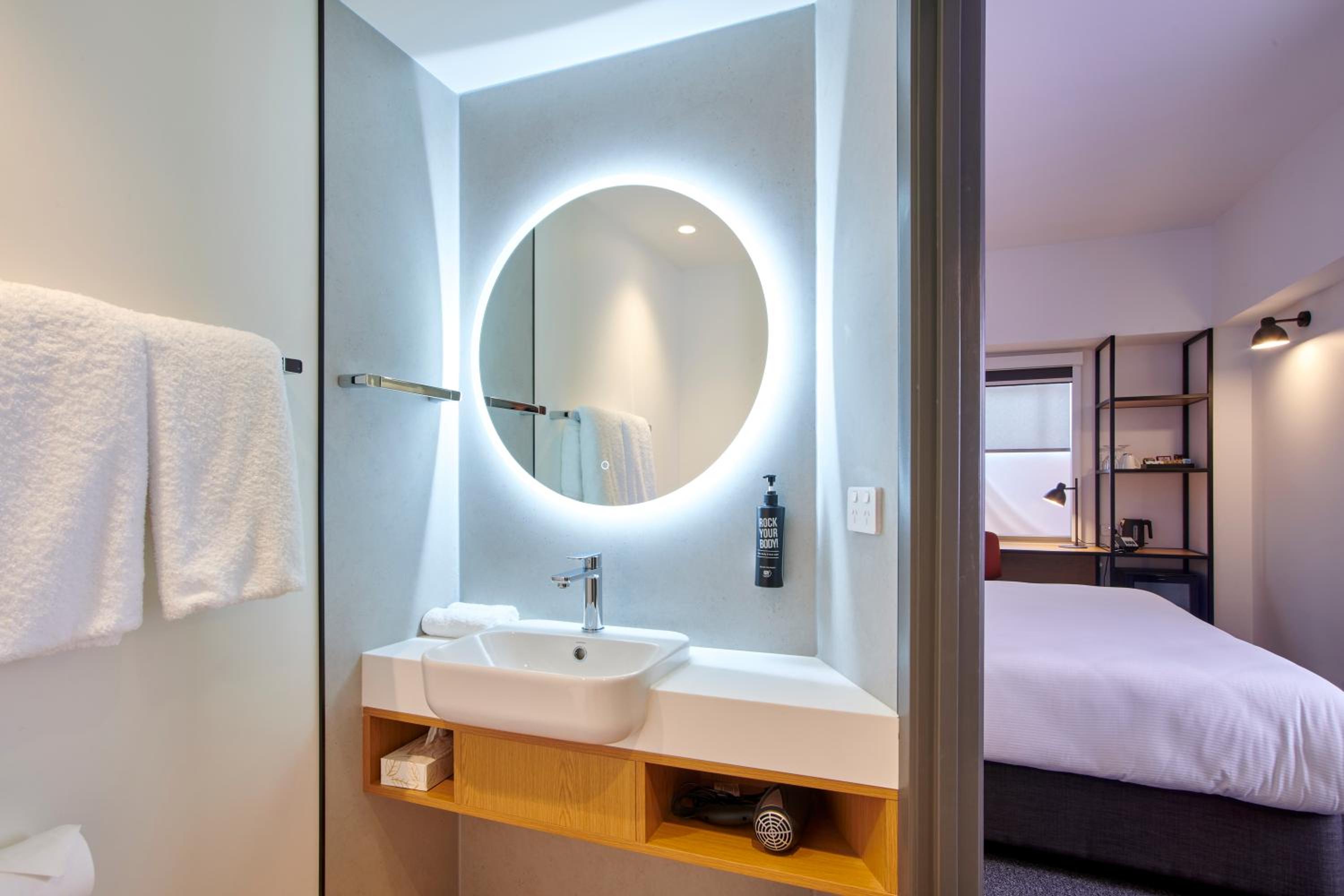 Standard King or Twin Room - Photo 4