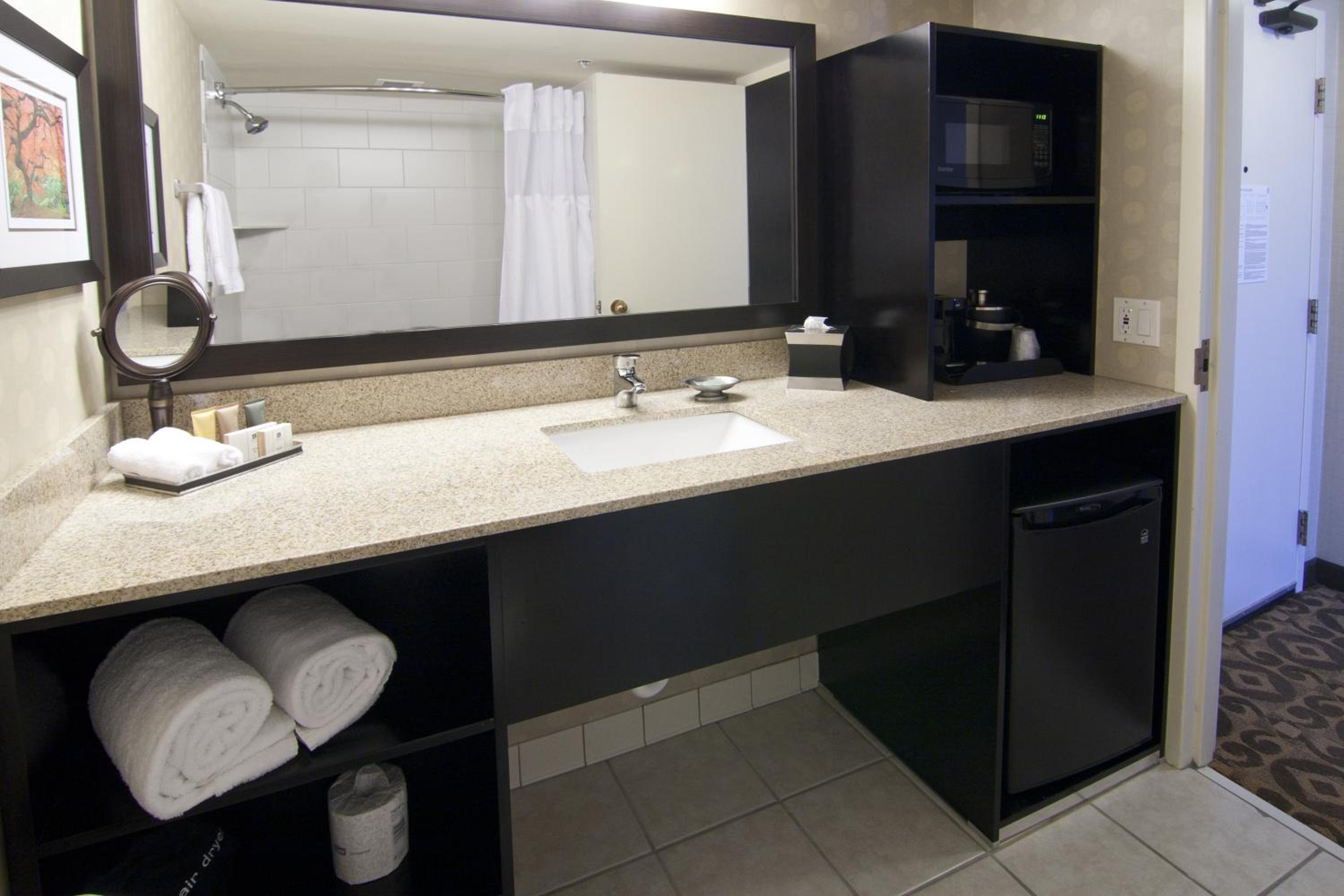 One-Bedroom Executive King Junior Suite - Non-Smoking - Photo 2