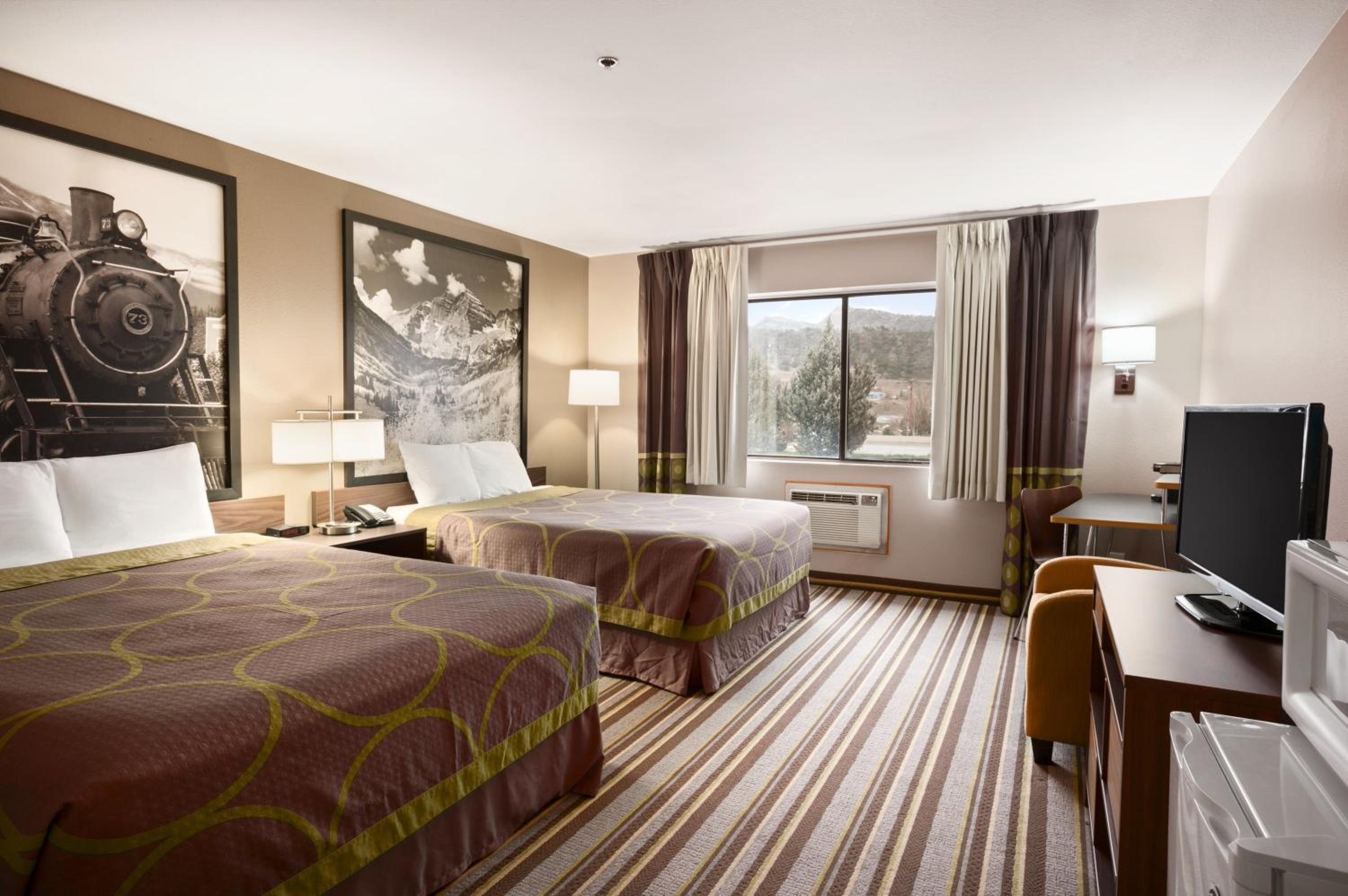 Queen Room with Two Queen Beds - Non-Smoking - Photo 3