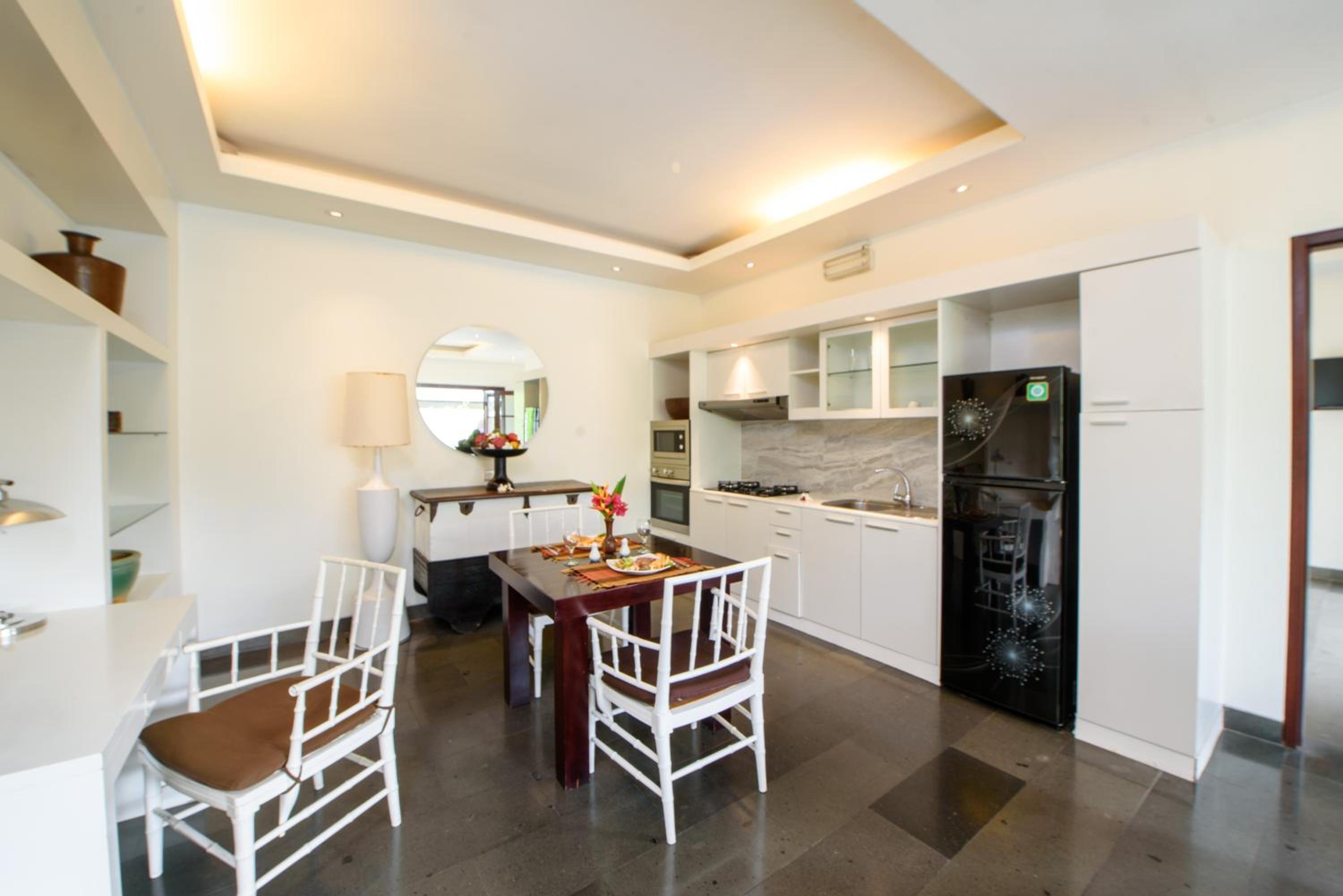 One-Bedroom Villa with Private Pool - Photo 11