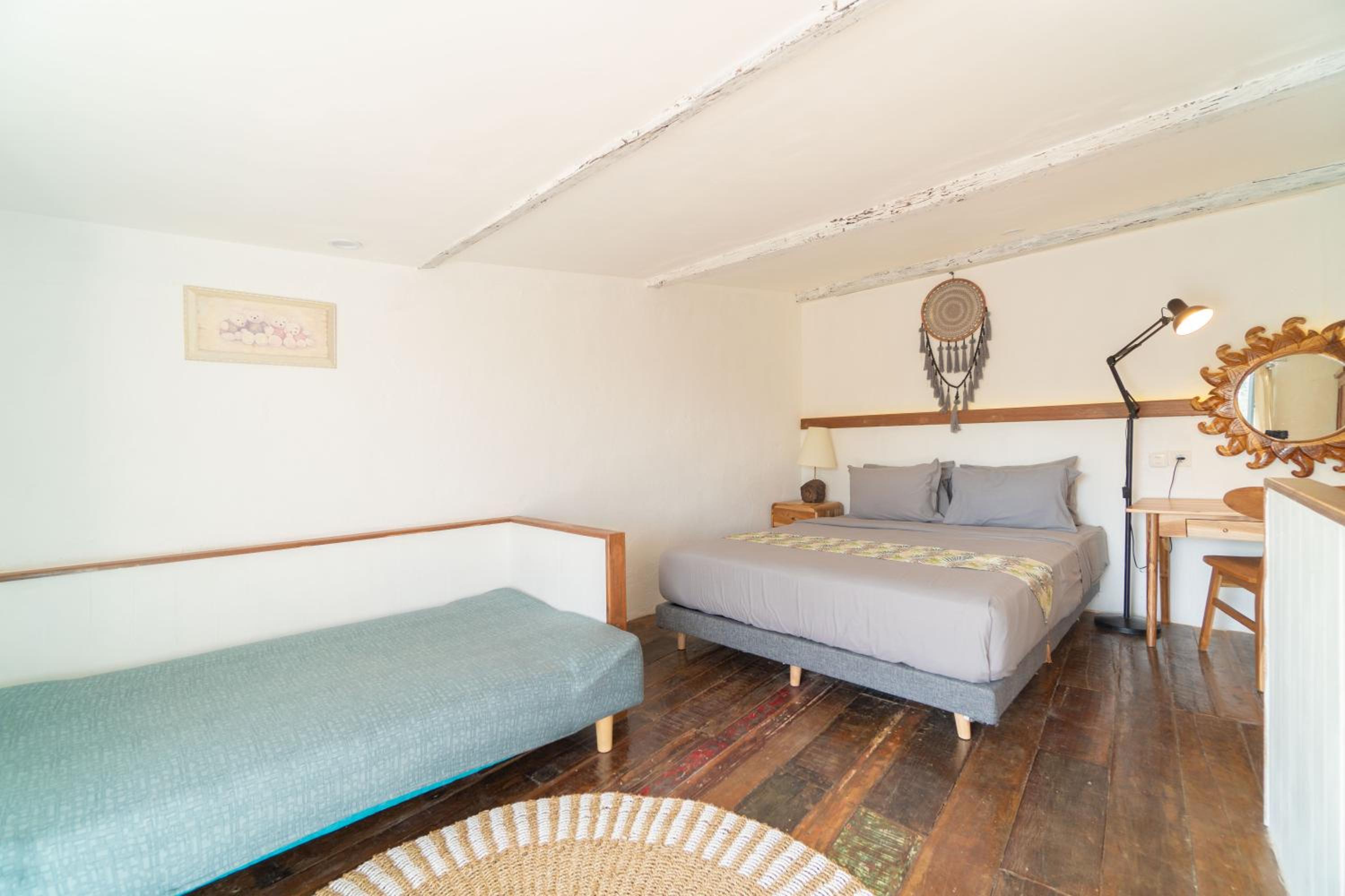 Deluxe Double Room with Balcony photo 3