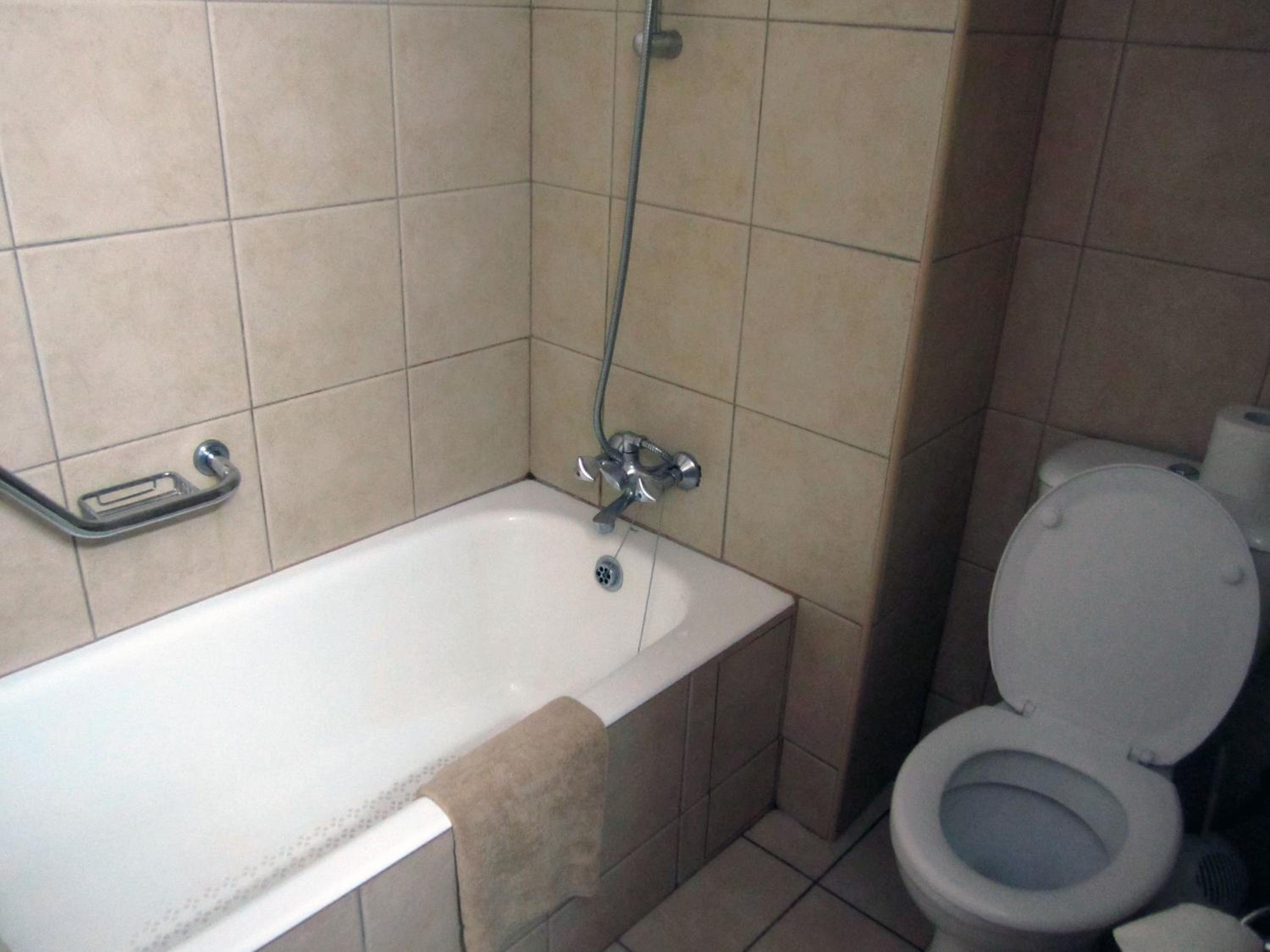 One-Bedroom Apartment - Photo 6