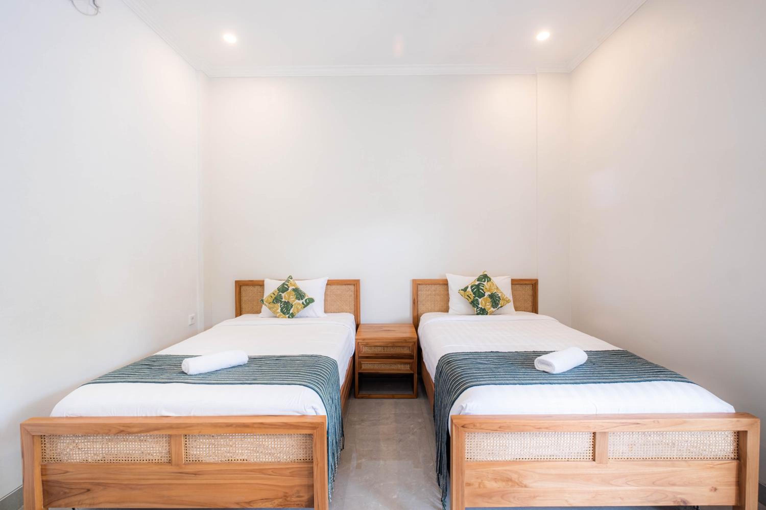 Twin Room with Pool View - Photo 20
