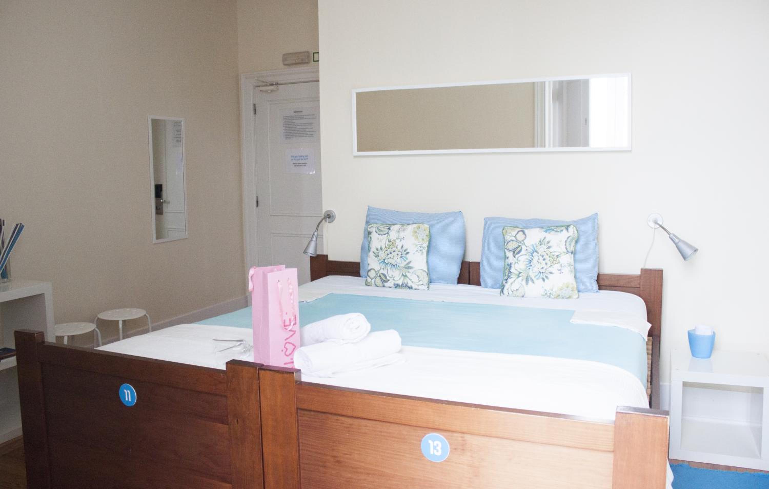 Double Room with Shared Bathroom photo 2