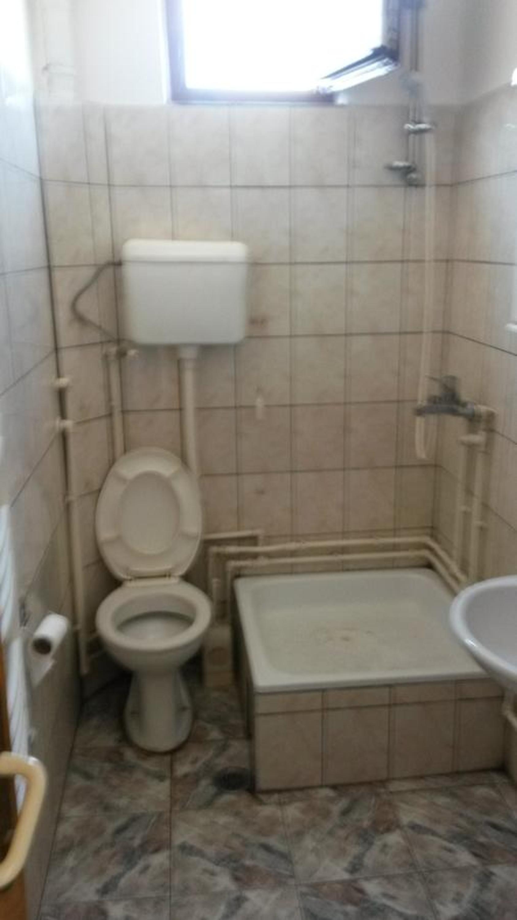 Economy Triple Room photo 2