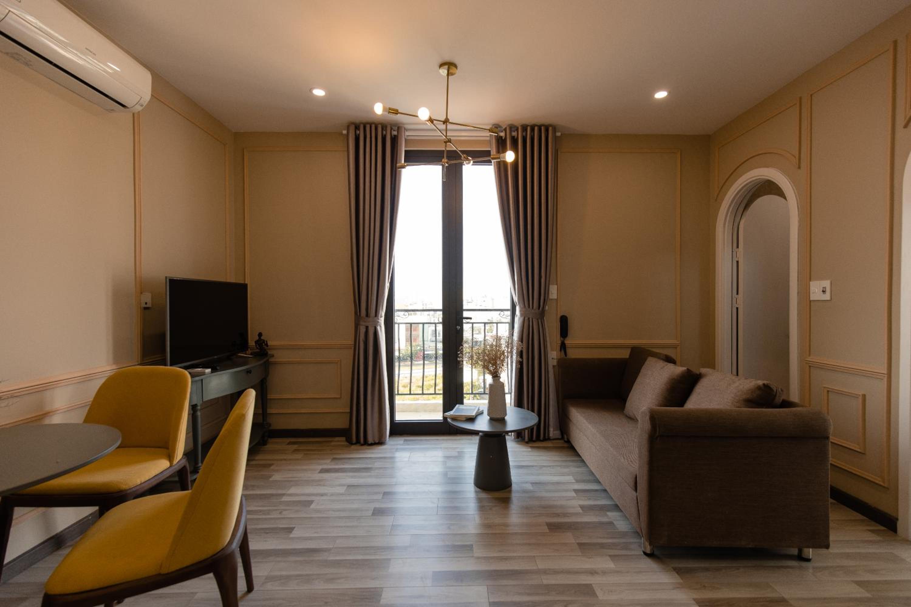 Apartment with Balcony