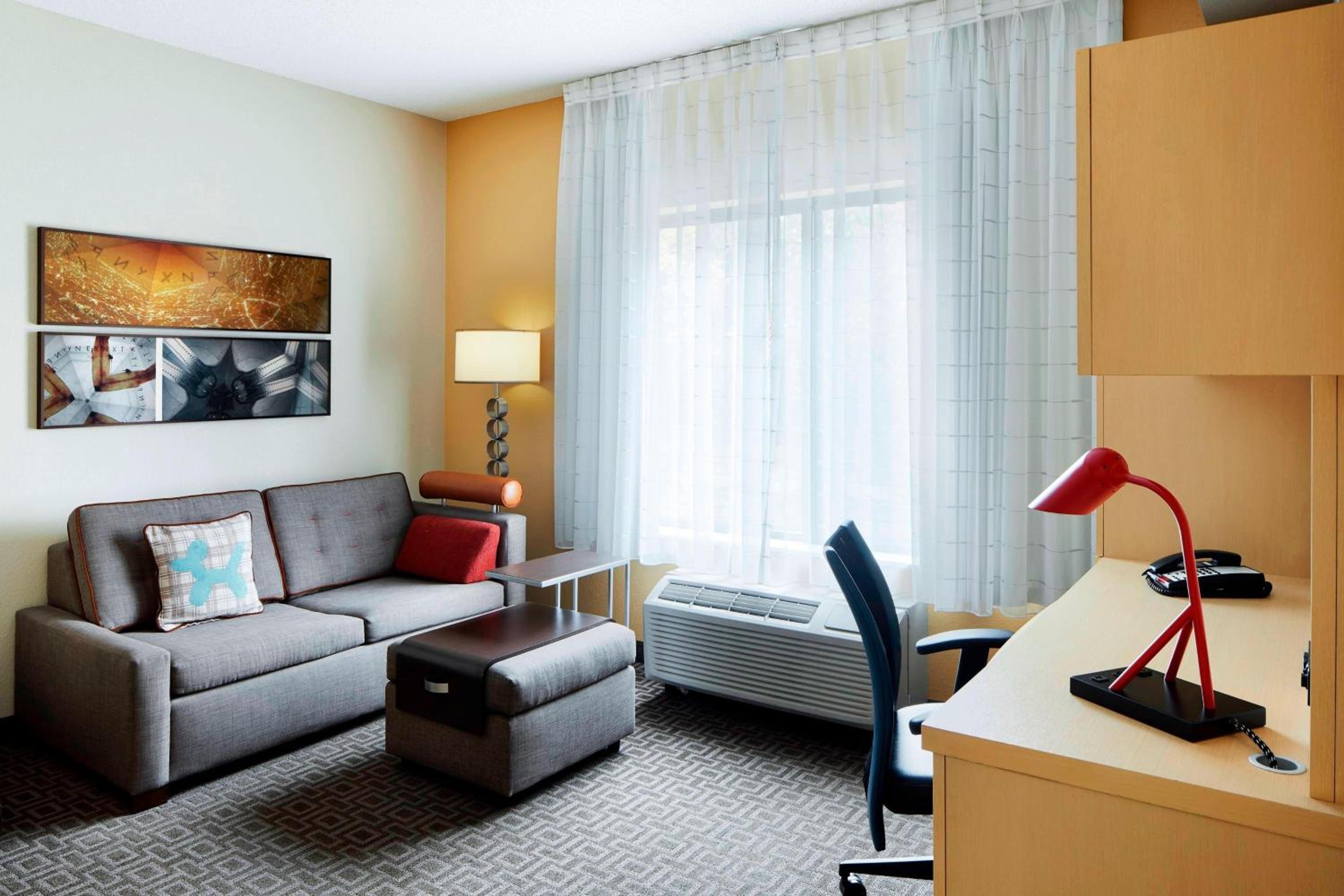 One-Bedroom Queen Suite with Sofa Bed - Photo 4